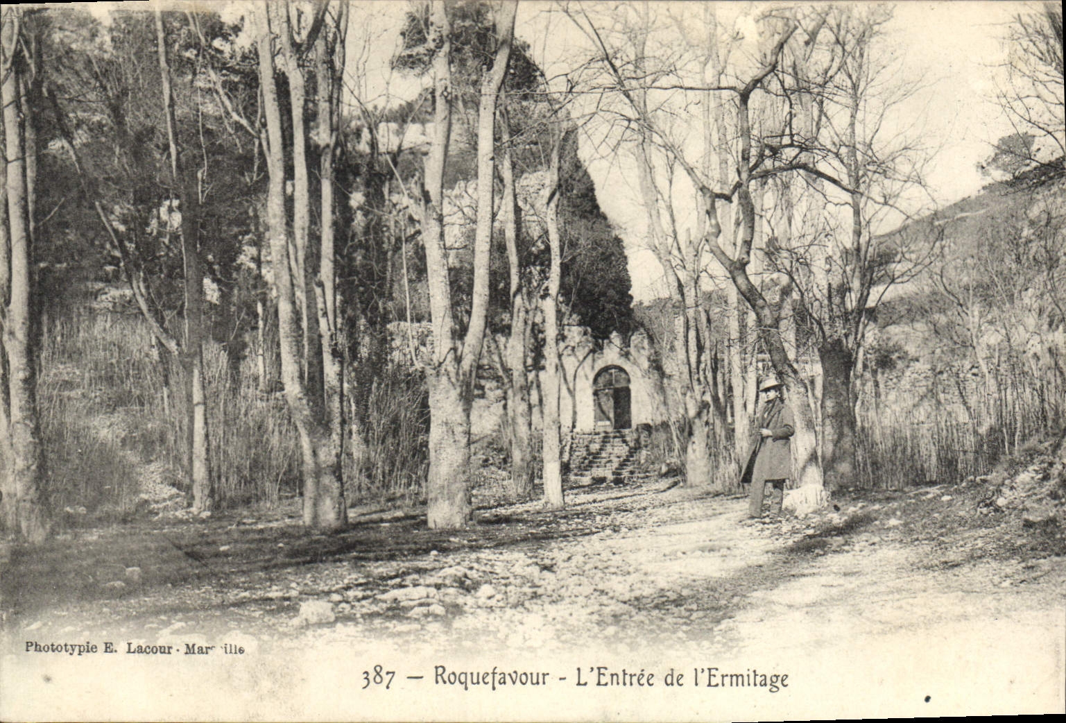 CPA Roquefavour L'entree de l'Ermitage