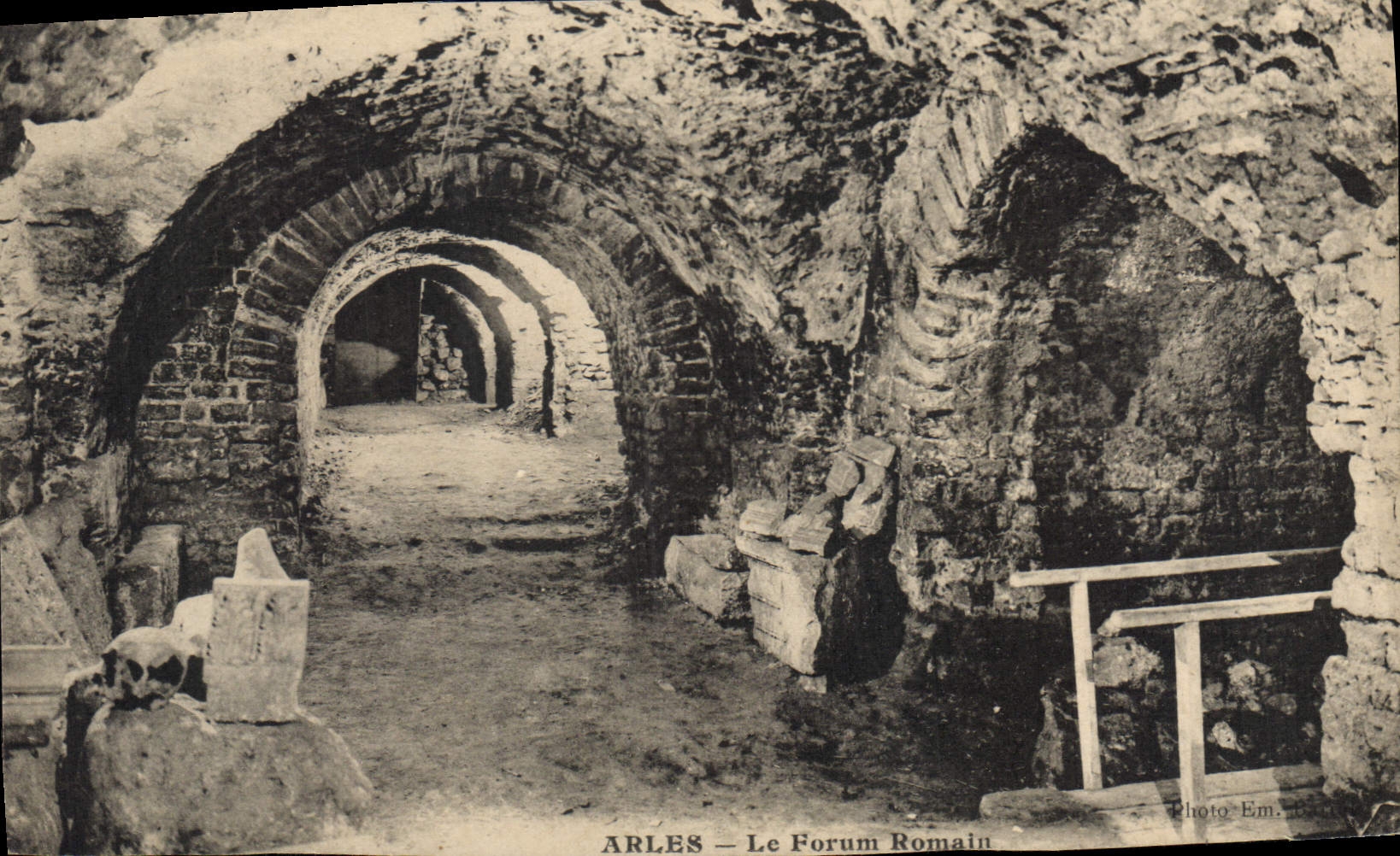 CPA Arles Le Forum Romain 