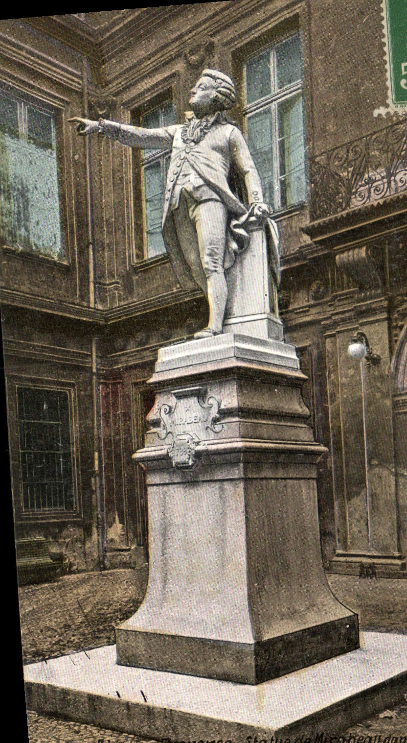 CPA Aix en Provence Statue de Mirabeau dans la cour de la mairie