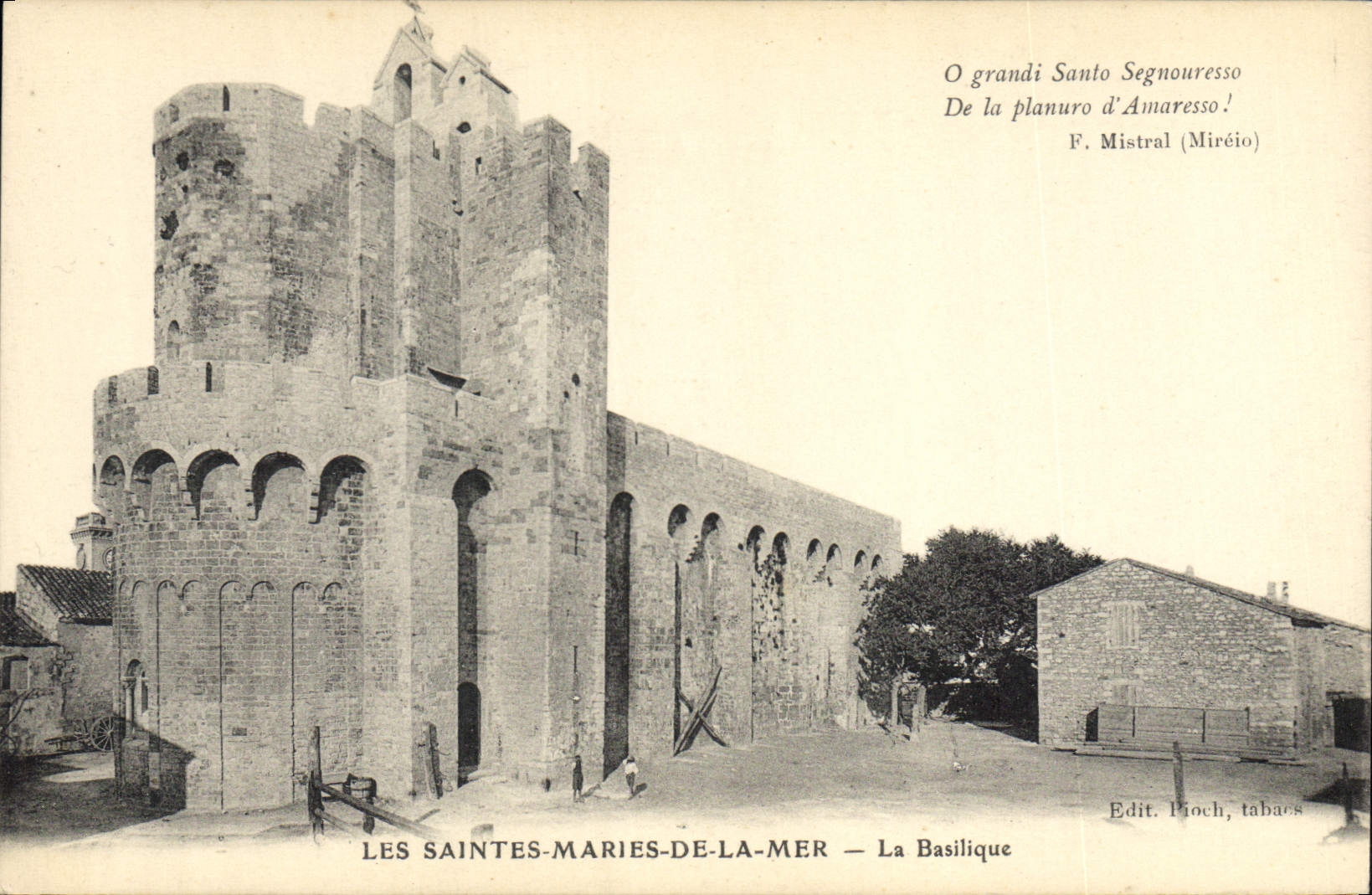 CPA Les Saintes Maries de la Mer la Basilique 