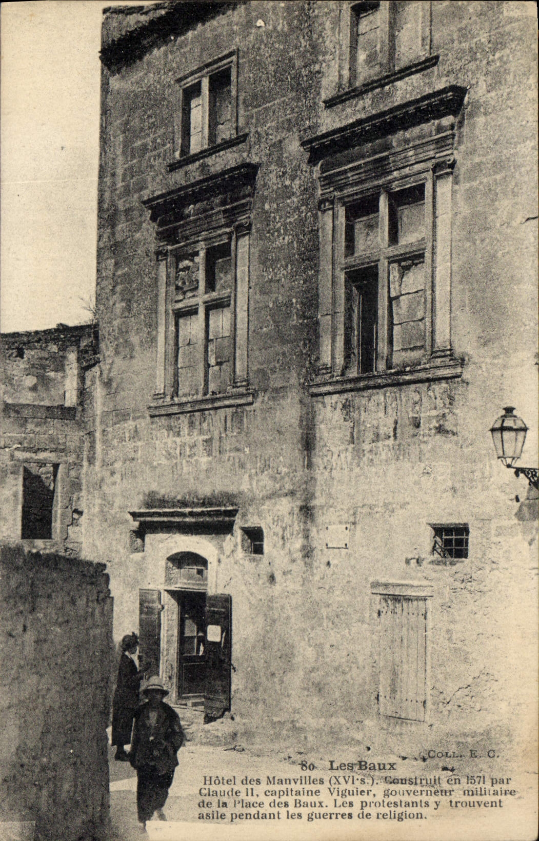 CPA Les Baux hotel des Manvilles XVI construit en 1571 par Claude II capitaine Viguter 