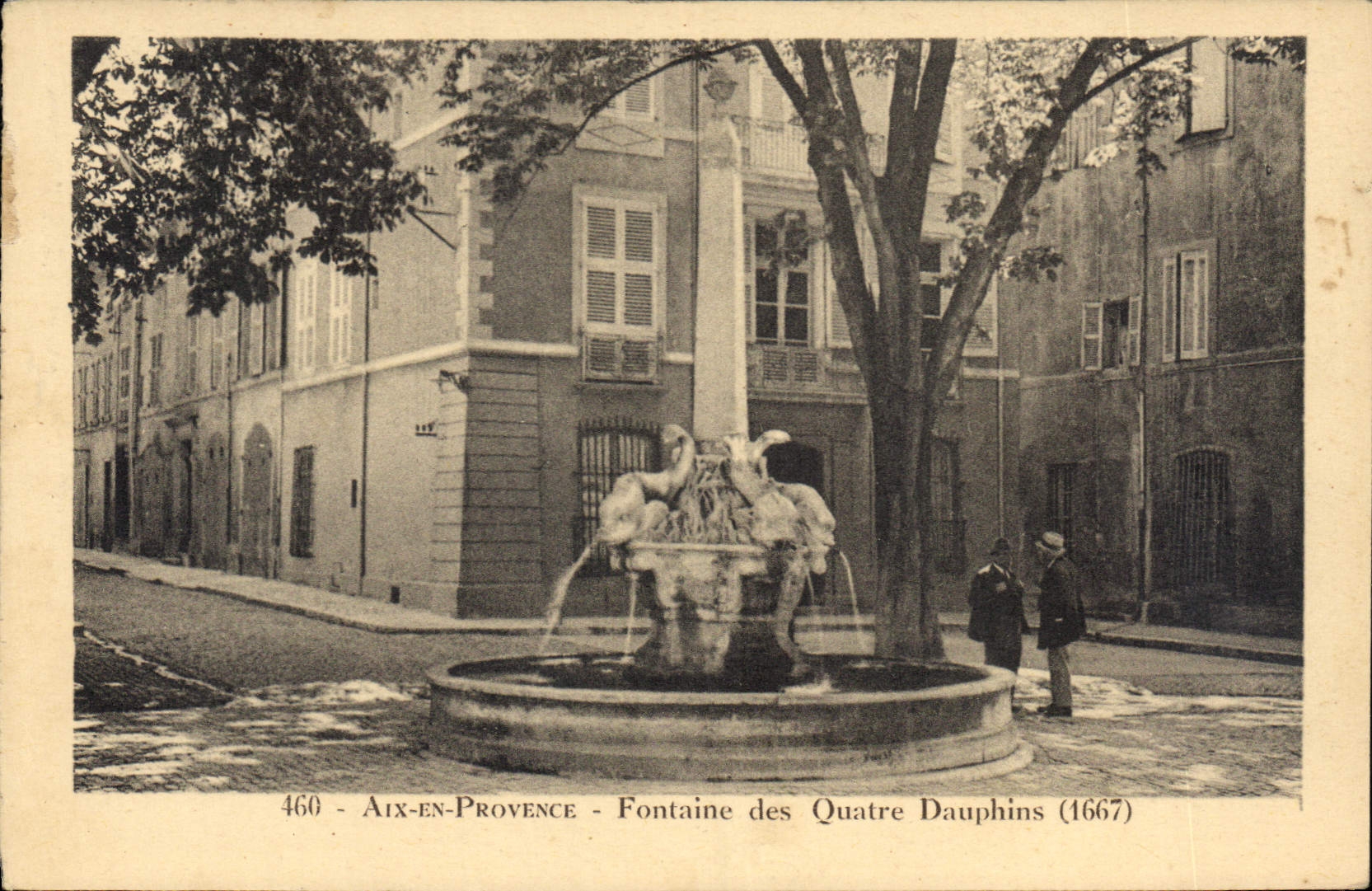CPA Aix en Provence fontaine des Quatre Dauphins 