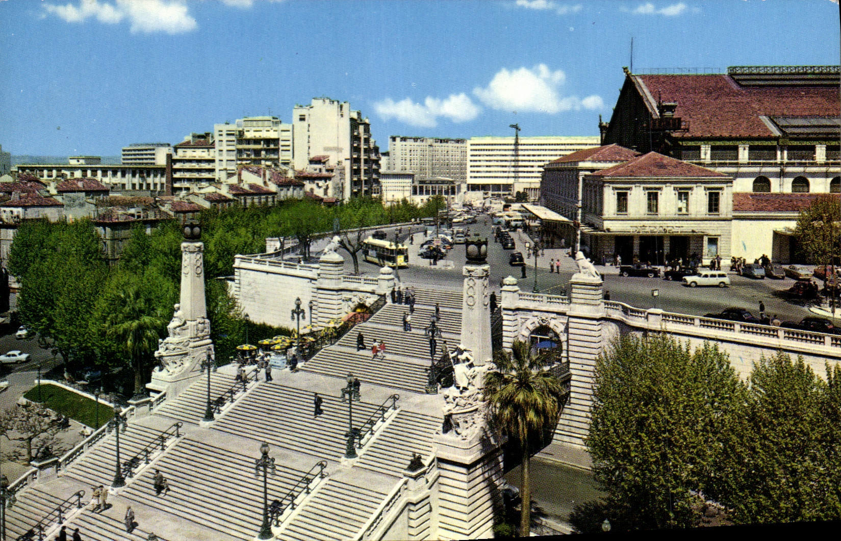CPM Marseille l'Escalier Monumental de la Gare Saint Charles