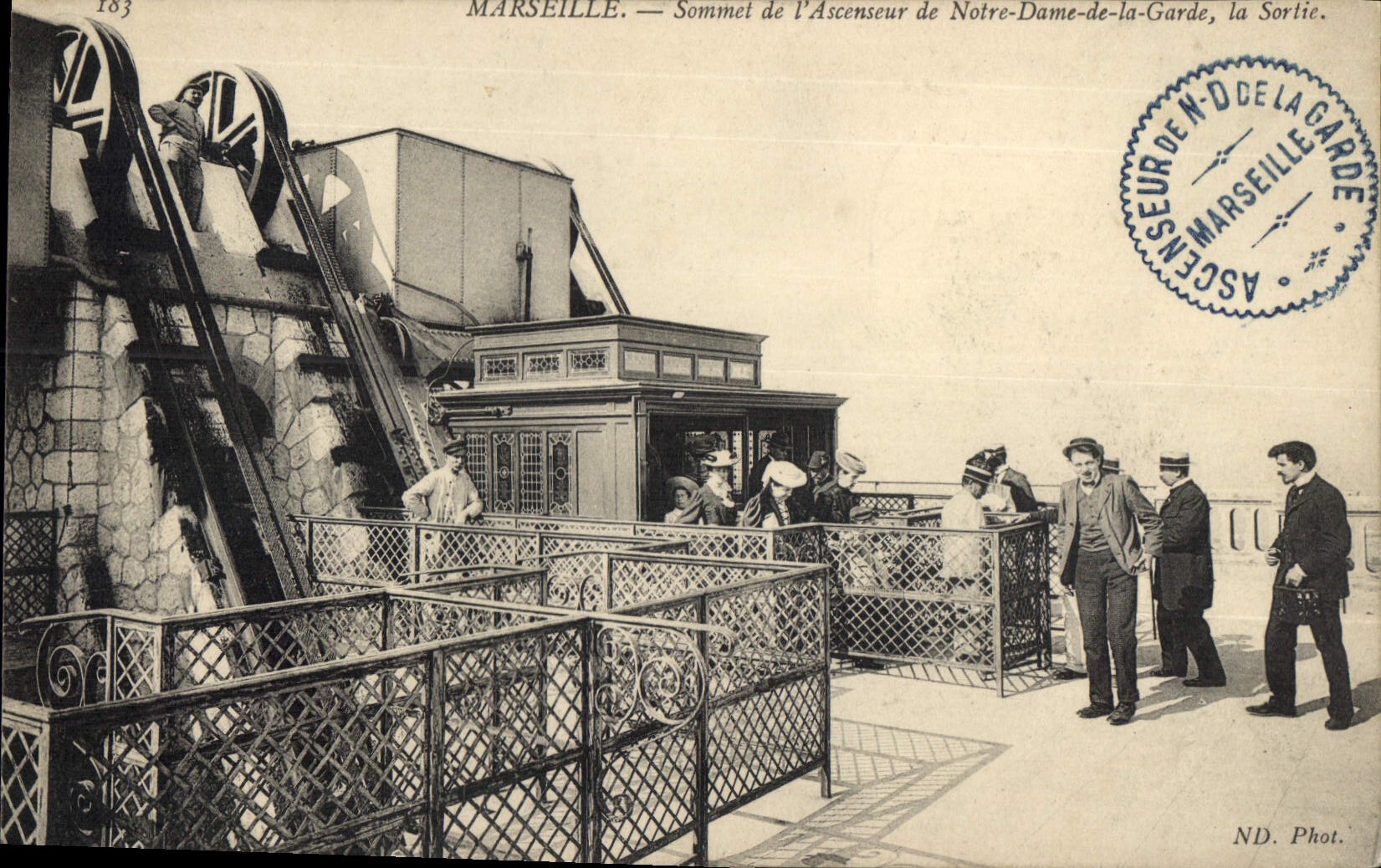 CPA Marseille Sommet de l'Ascenseur de N D de la Garde la sortie 