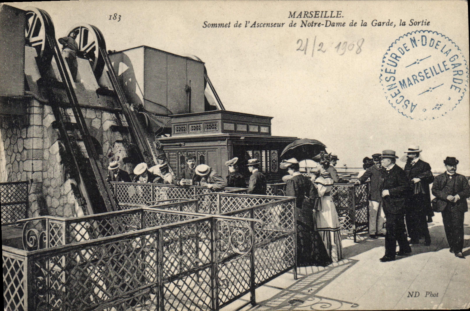 CPA Marseille Sommet de l'Ascenseur de Notre Dame de la Garde la Sortie 