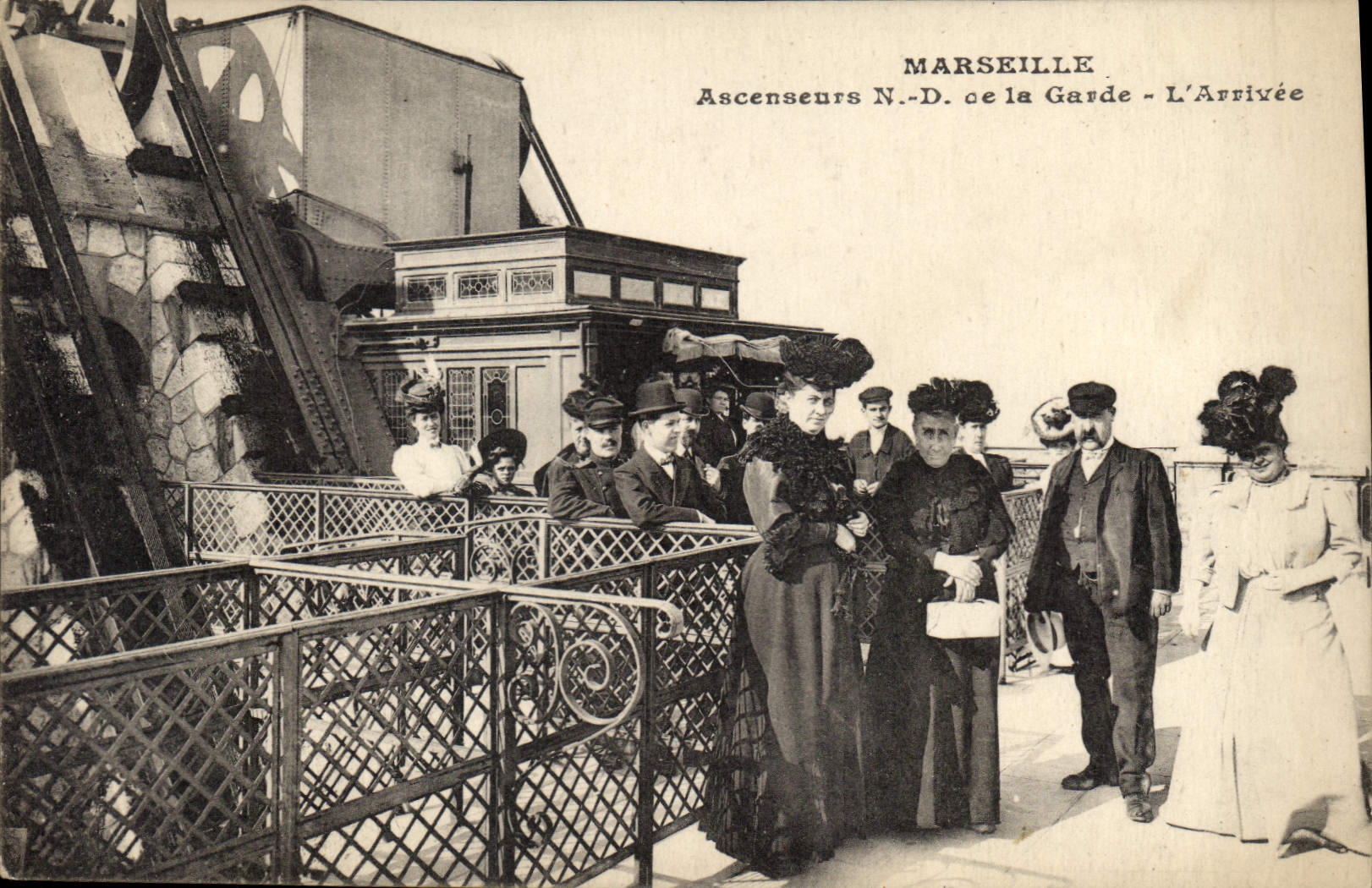 CPA Marseille Ascenseurs N D de la Garde l'Arrivee 