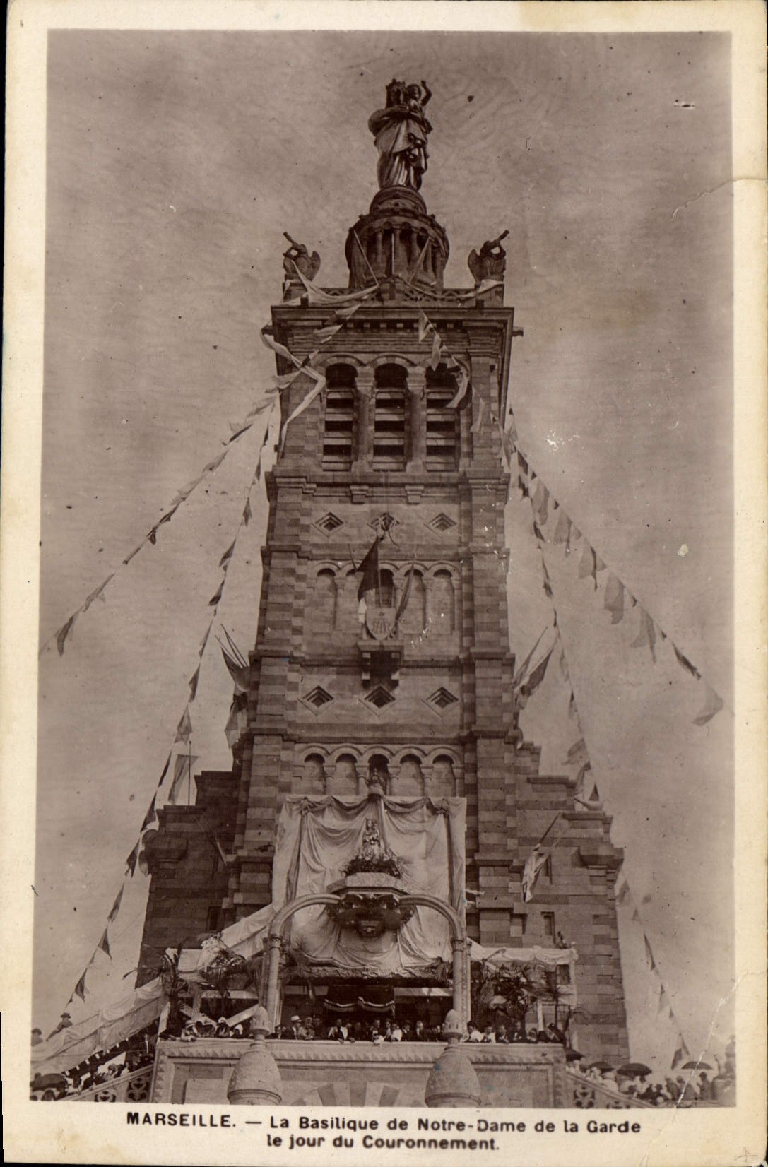CPA Marseille la Basilique de Notre Dame de la Garde le Jour du Couronnement 