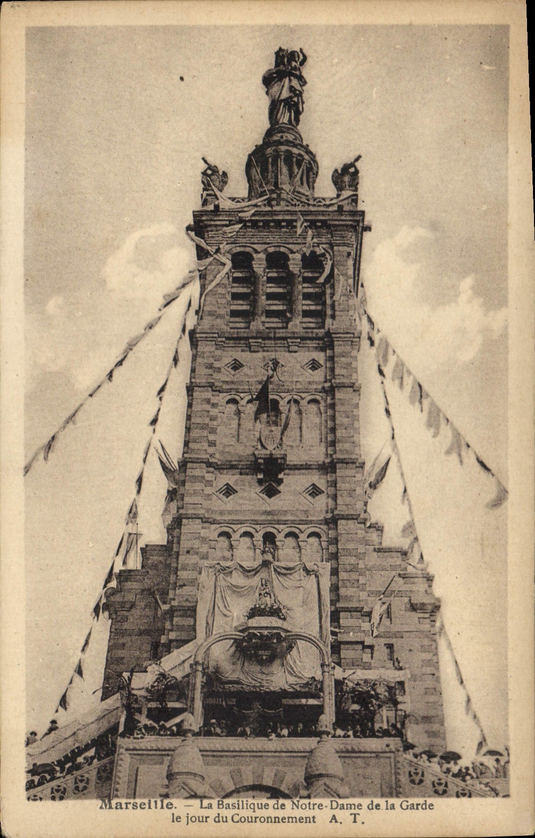 CPA Marseille la Basilique de Notre Dame de la Garde le Jour du Couronnement 