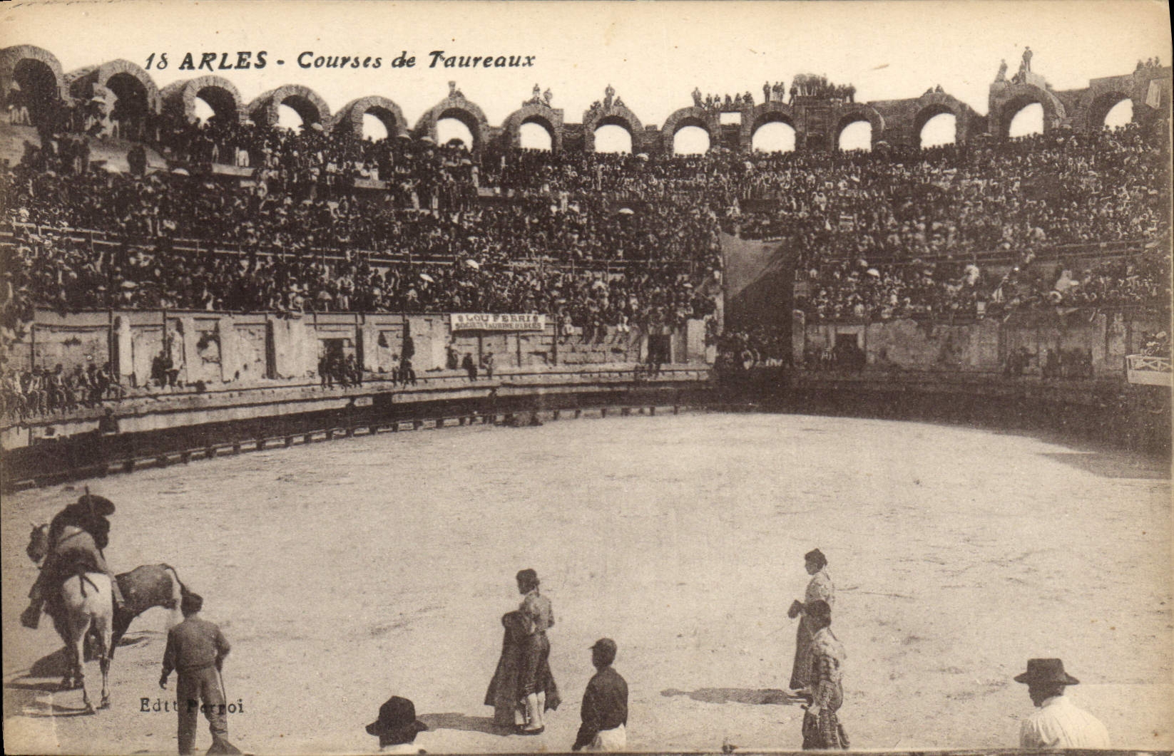 CPA Arles courses de taureaux Corrida