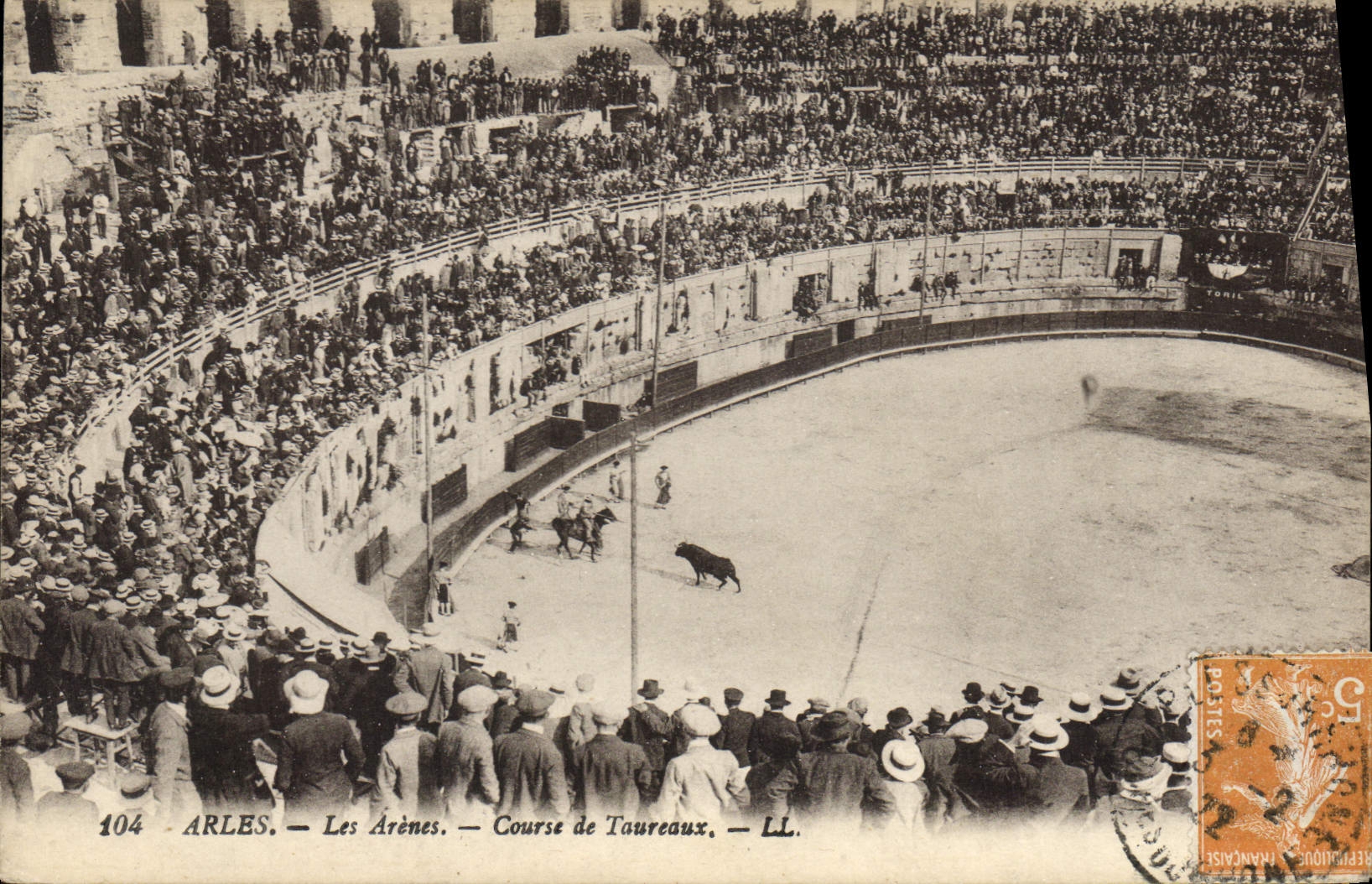 CPA Arles les Arenes course de taureaux Corrida