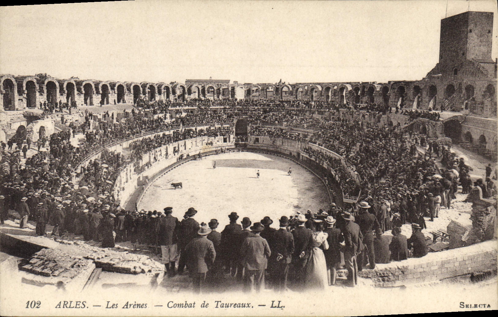 CPA Arles les Arenes combat de taureaux Corrida