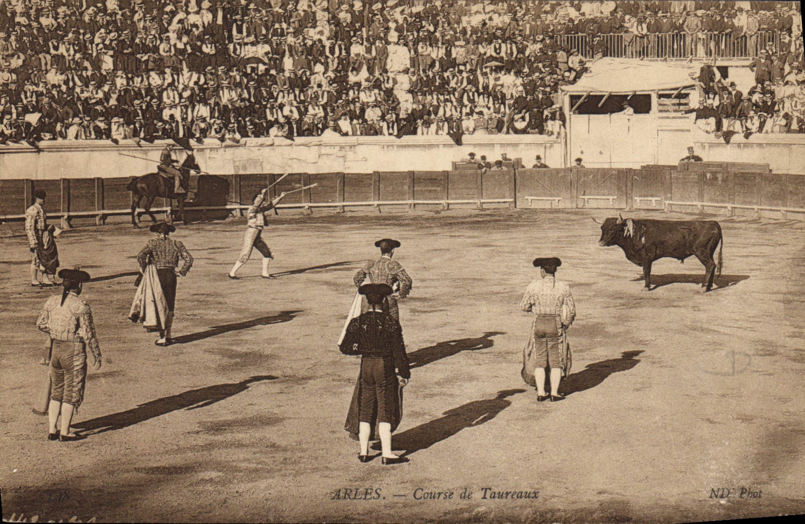 CPA Arles course de taureaux Corrida