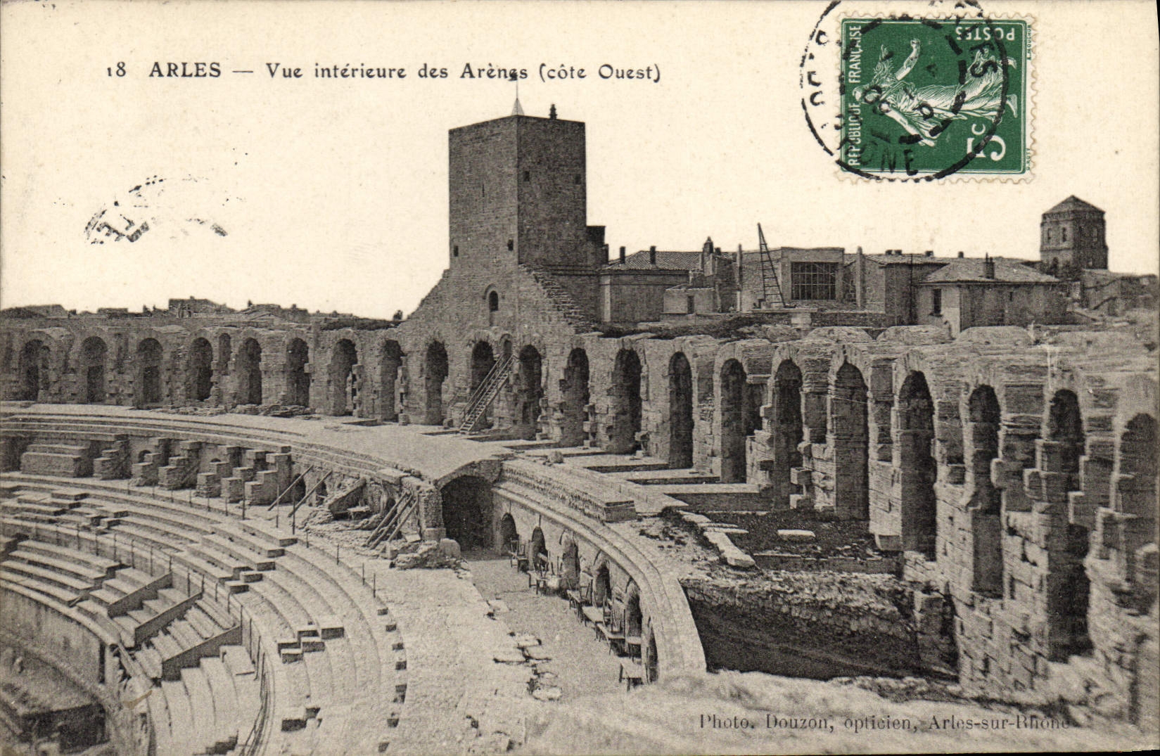 CPA Arles vue interieure des Arenes cote Ouest 