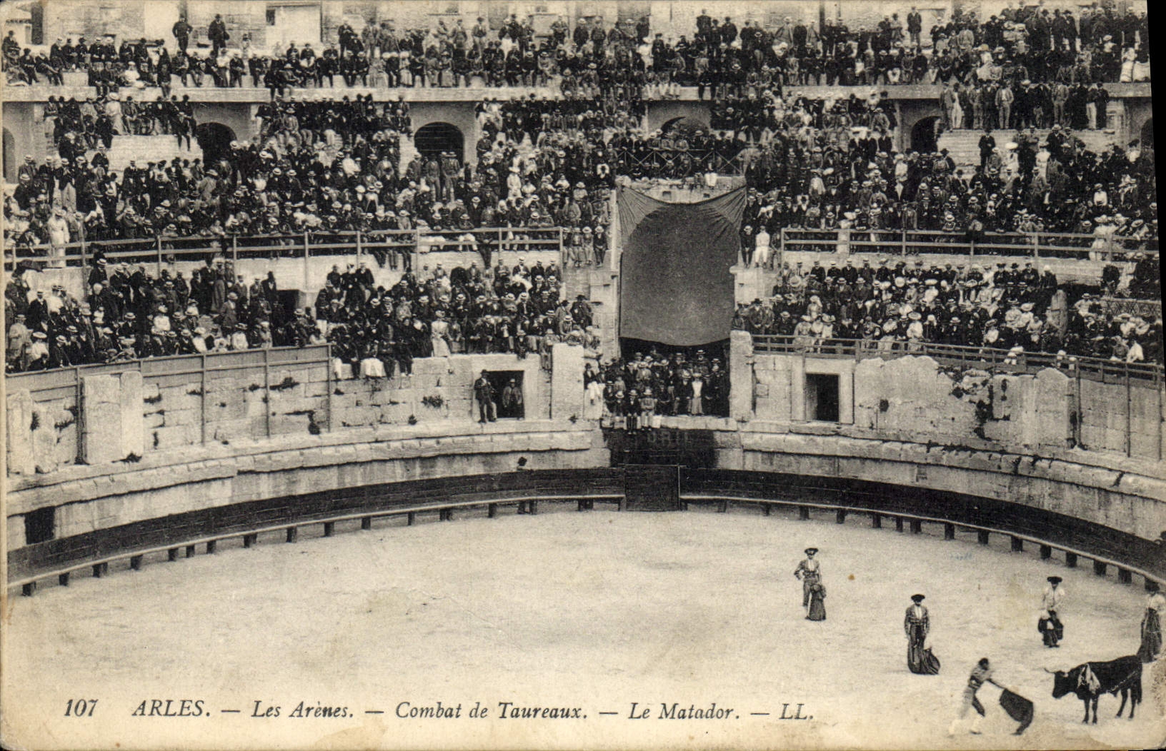 CPA Arles les Arenes combat de taureaux le Matador 