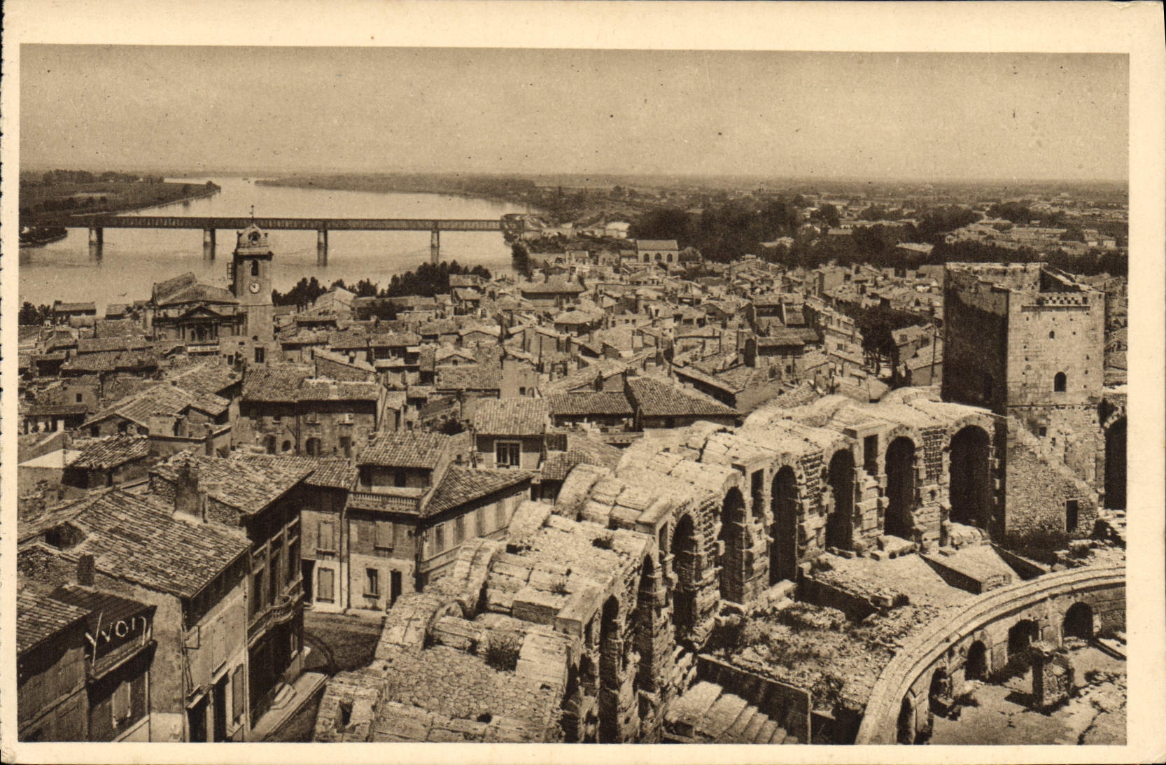 CPA Arles Bouches du Rhone vue generale les Arenes et le Rhone 
