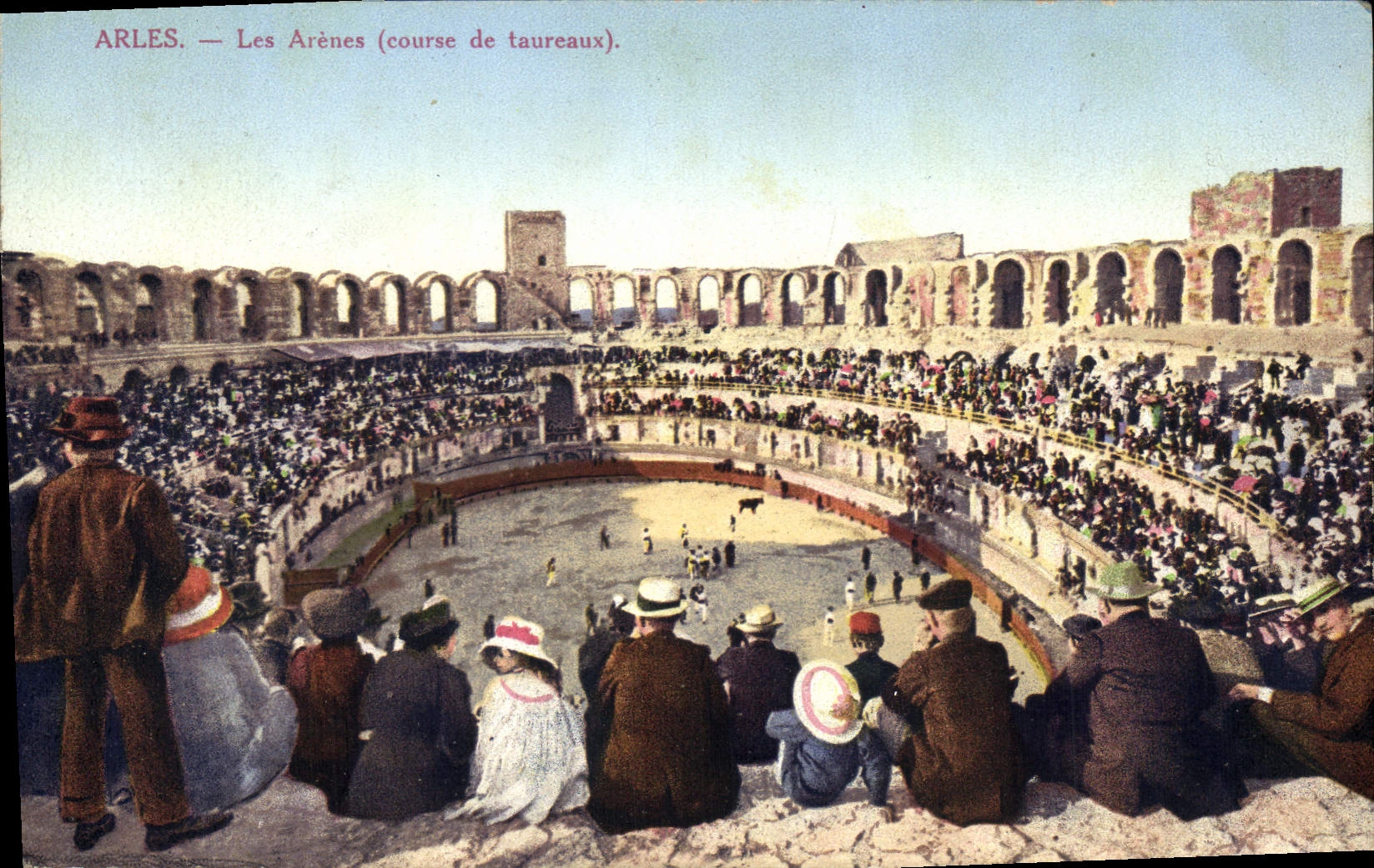 CPA Arles les Arenes course de taureaux 