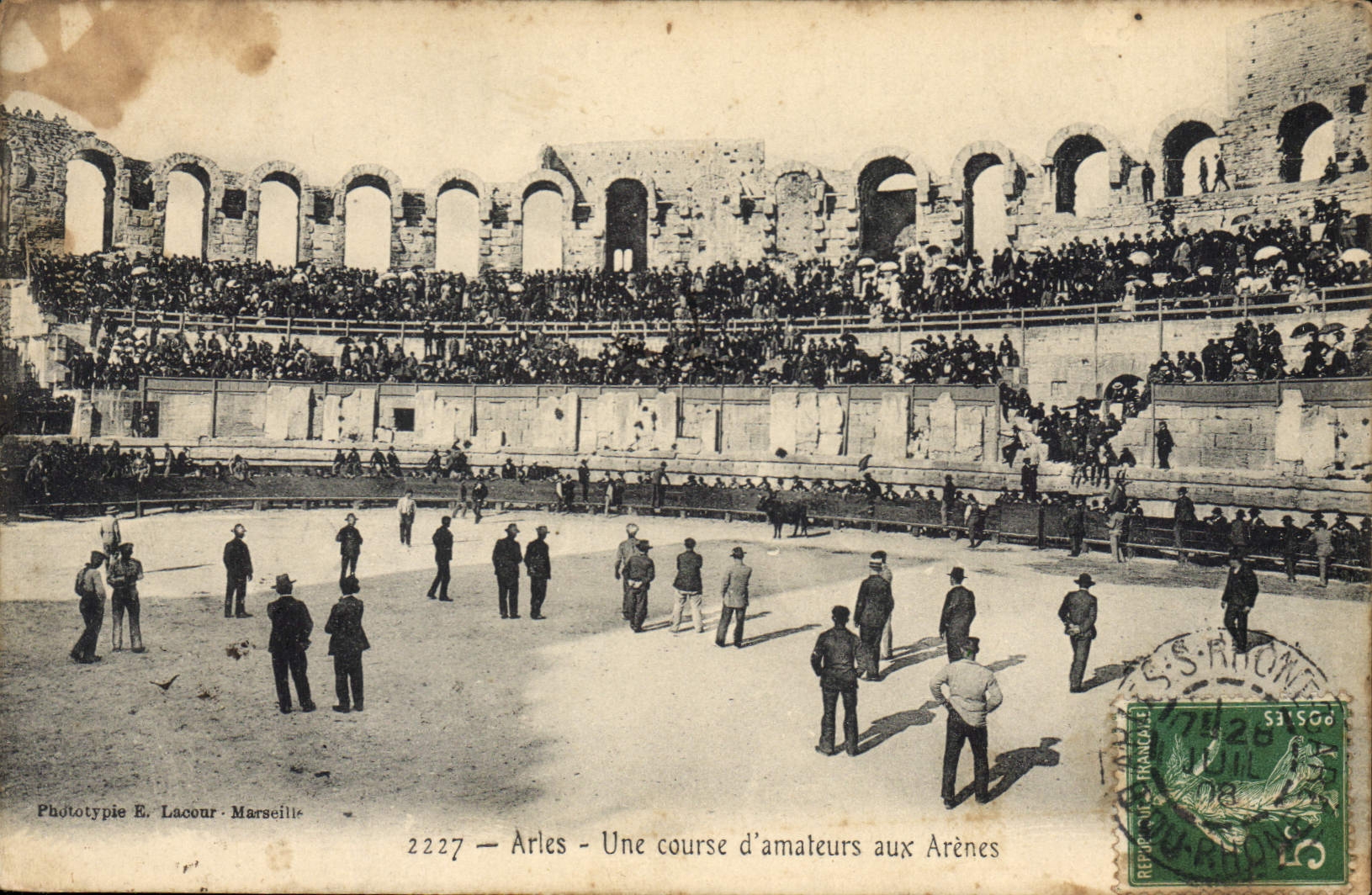 CPA Arles une course d'amateurs aux Arenes 