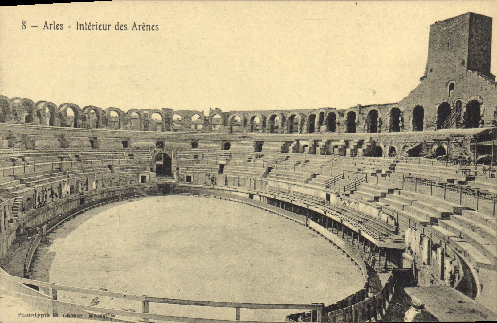 CPA Arles interieur des Arenes 