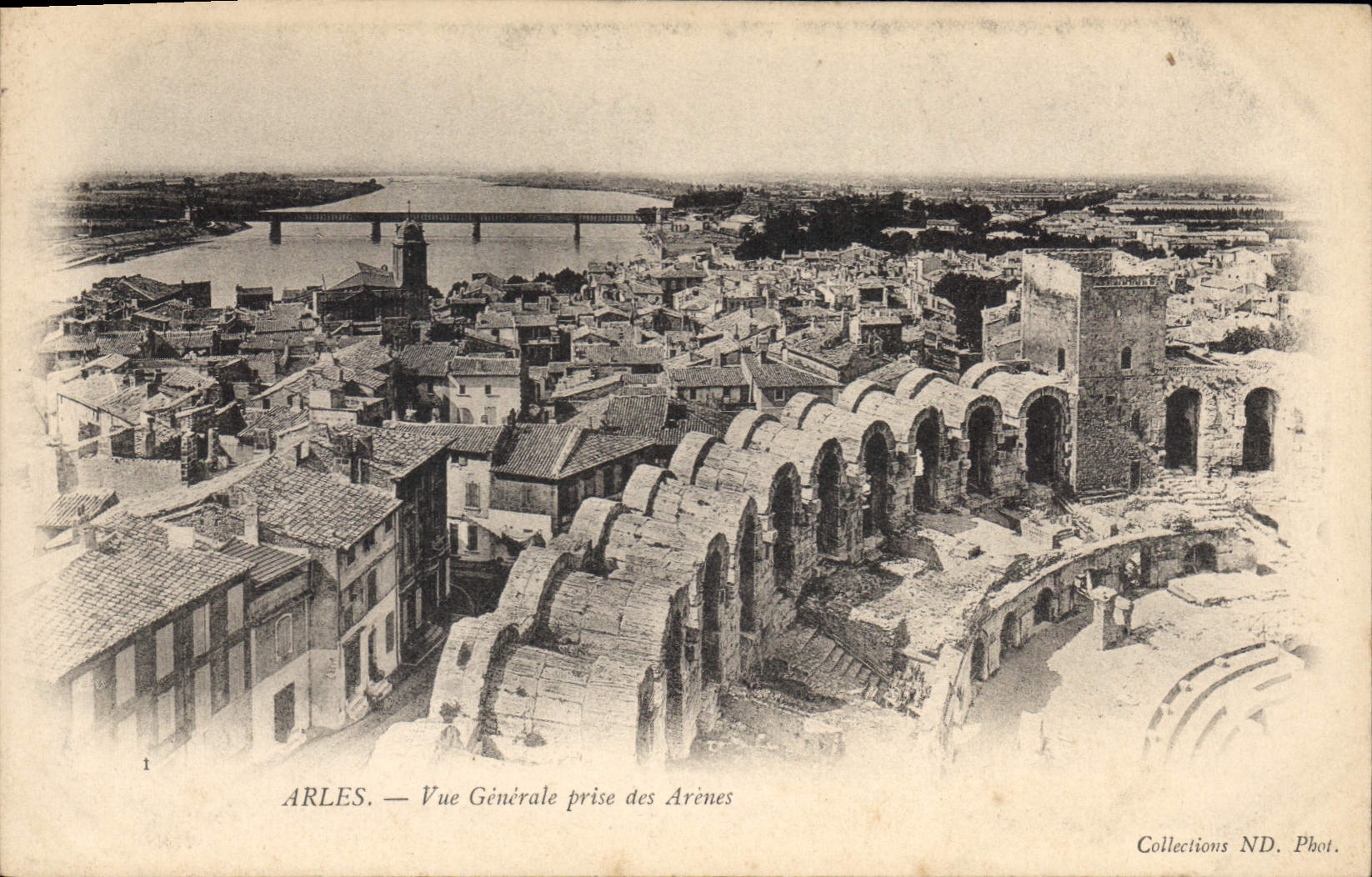CPA Arles vue generale prise des Arenes 