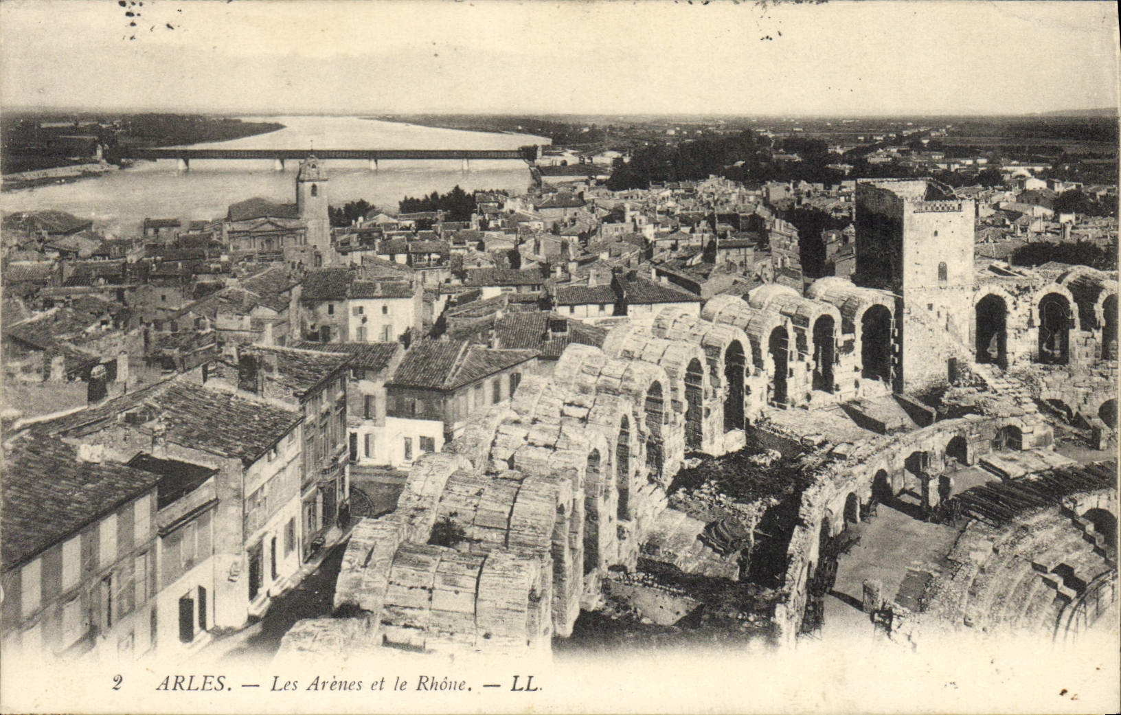 CPA Arles les Arenes et le Rhone 