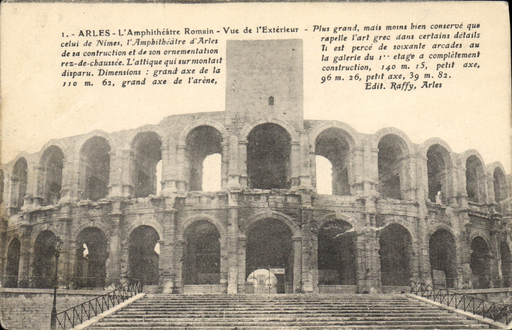 CPA Arles l'Amphitheatre Romain vue de l'exterieur 