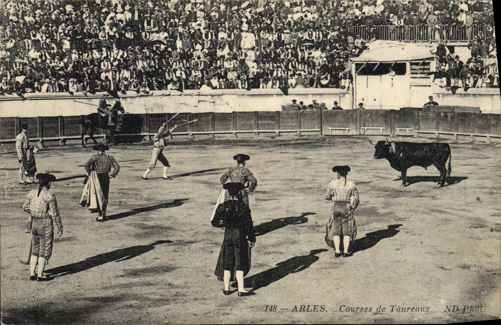 CPA Arles courses de taureaux 