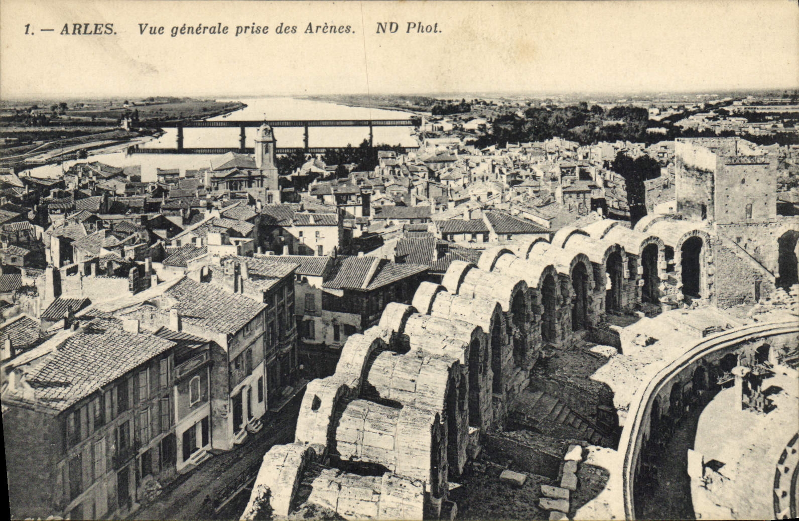 CPA Arles vue generale prise des Arenes 