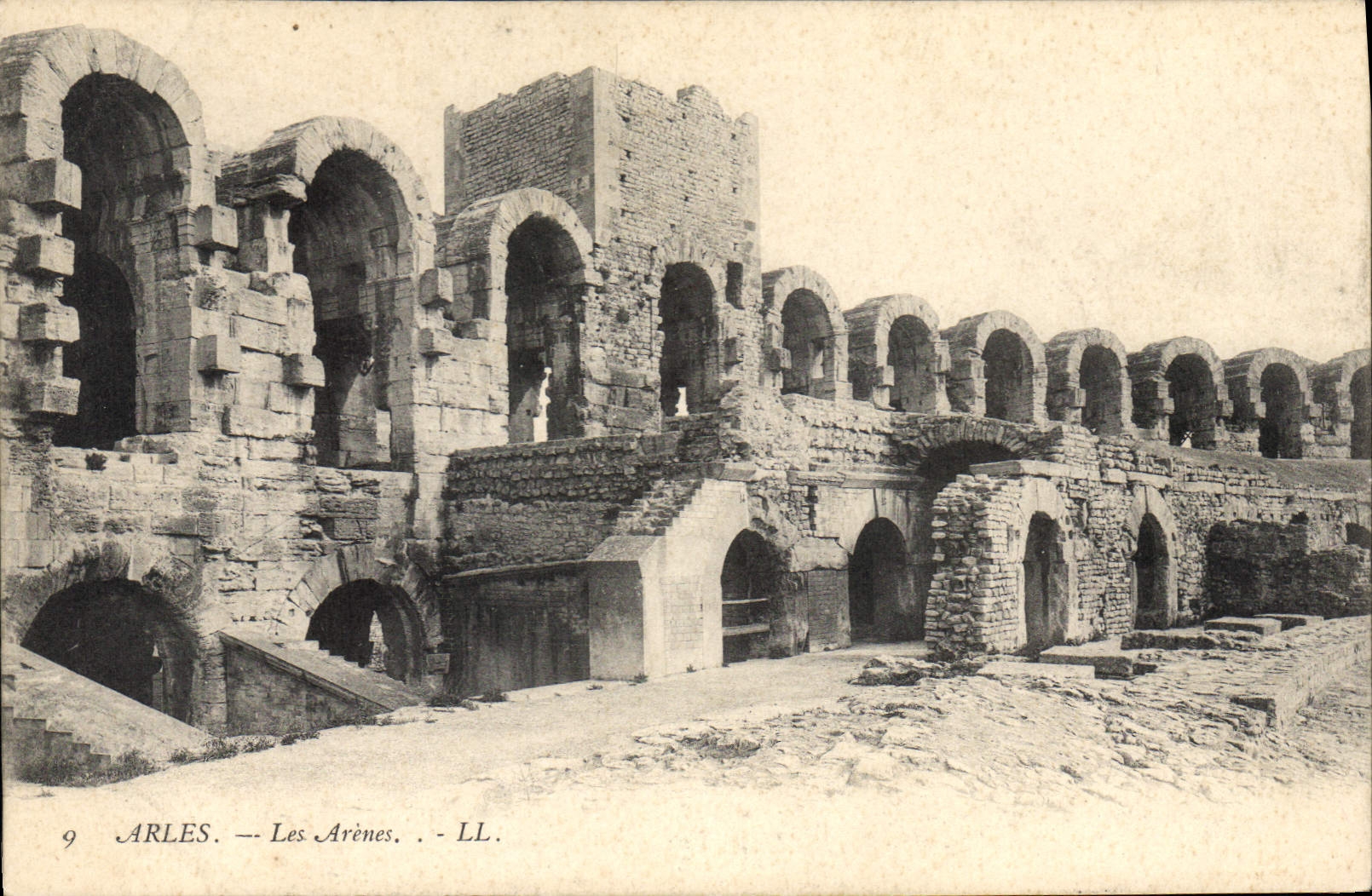 CPA Arles les Arenes 
