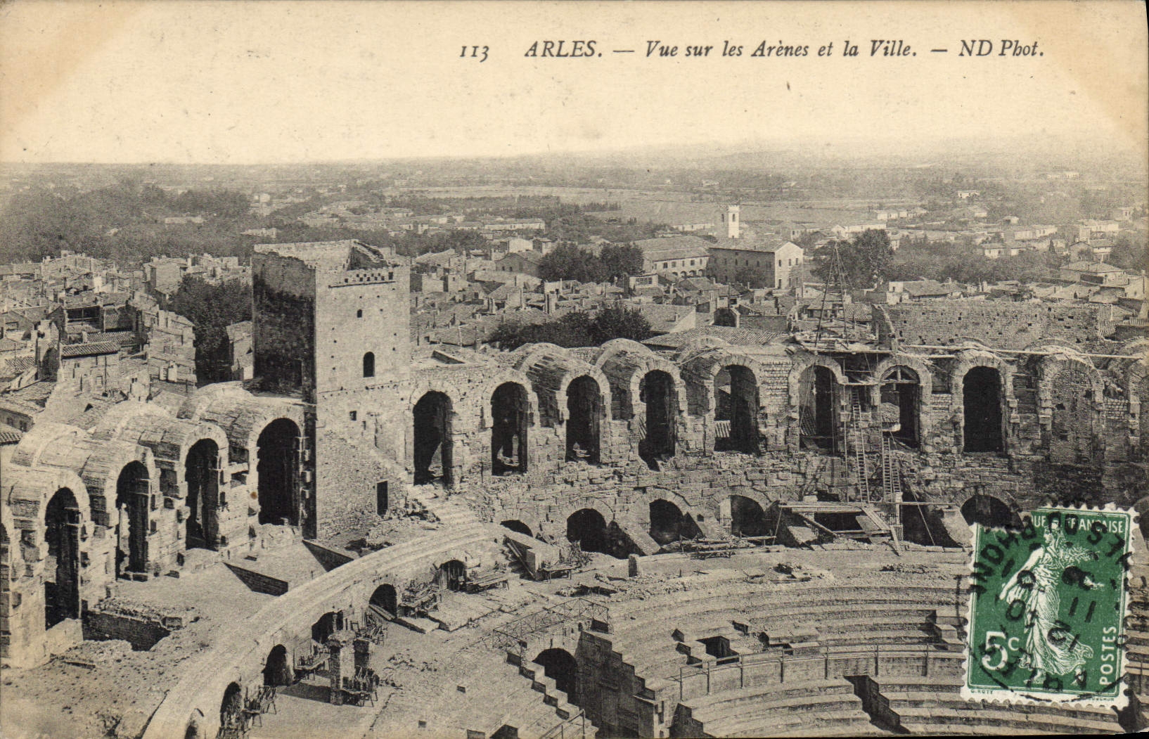 CPA Arles vue sur les Arenes et la ville 