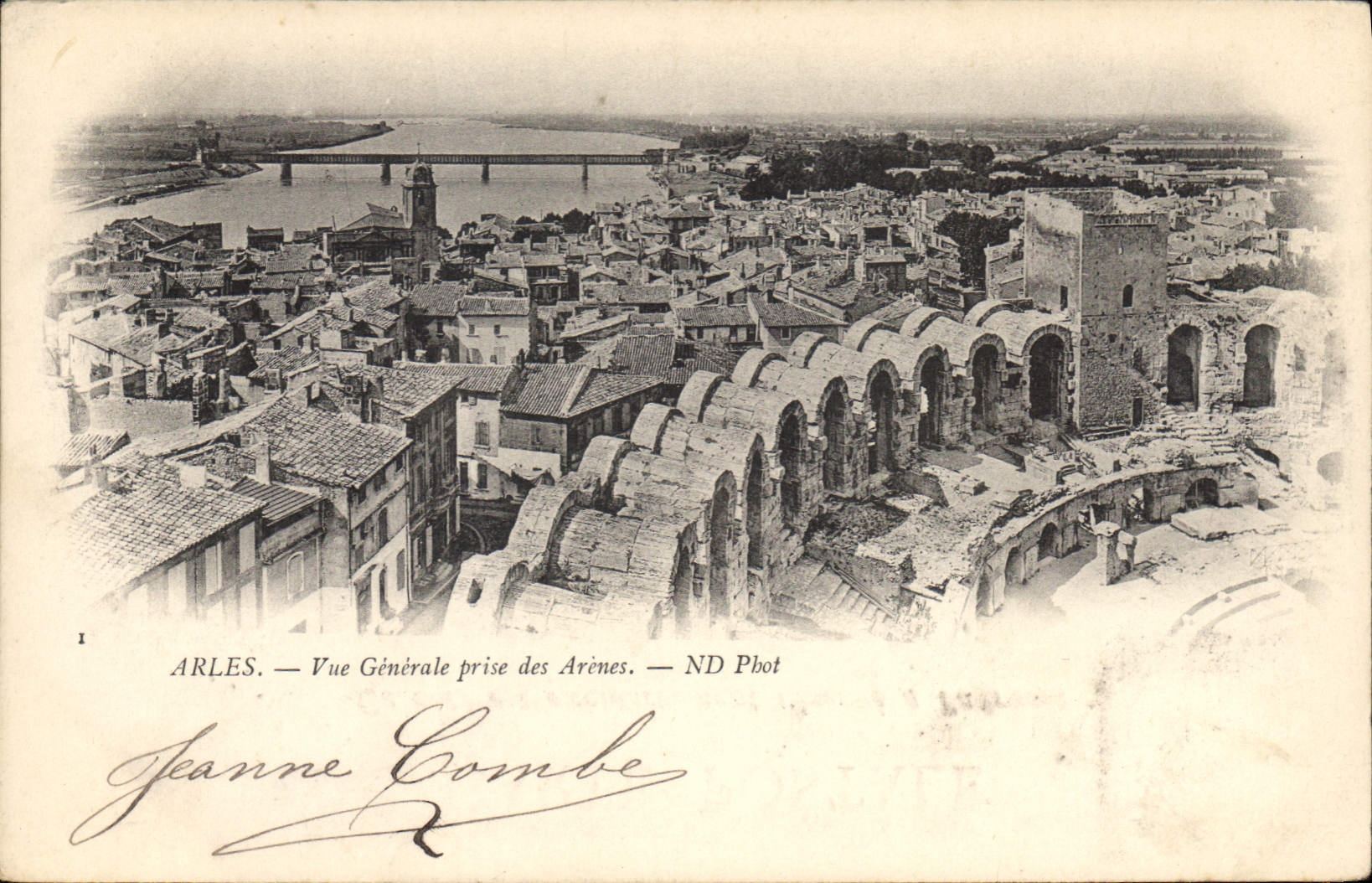 CPA Arles vue generale prise des Arenes 