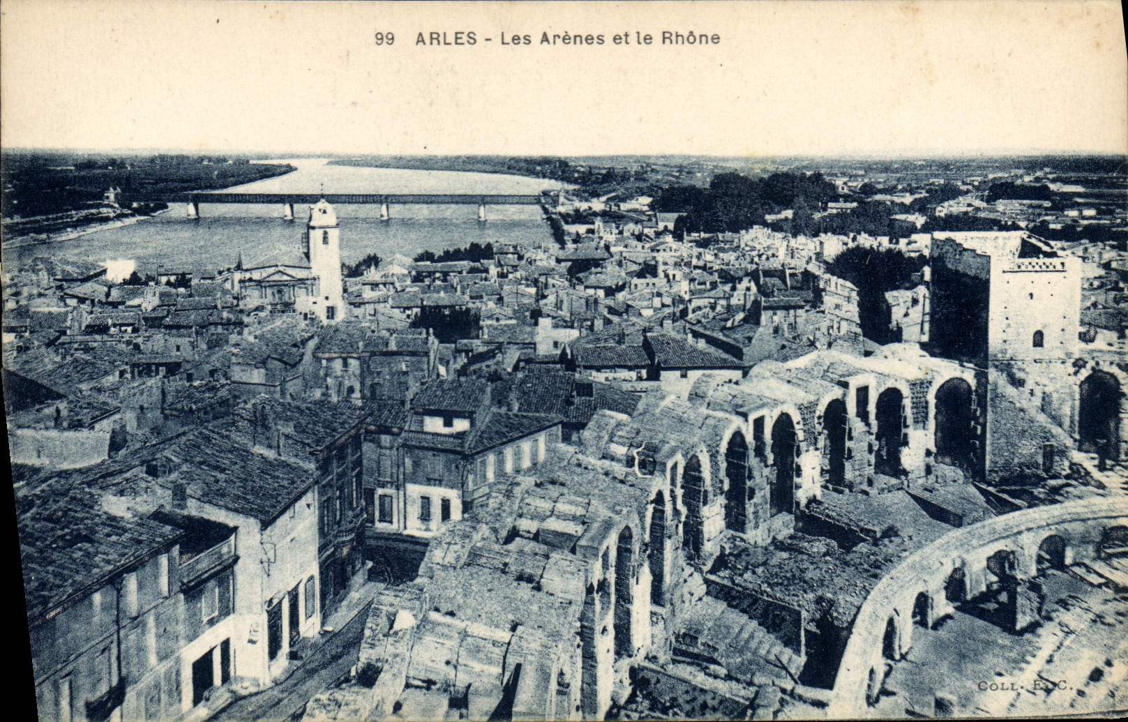 CPA Arles les Arenes et le Rhone 