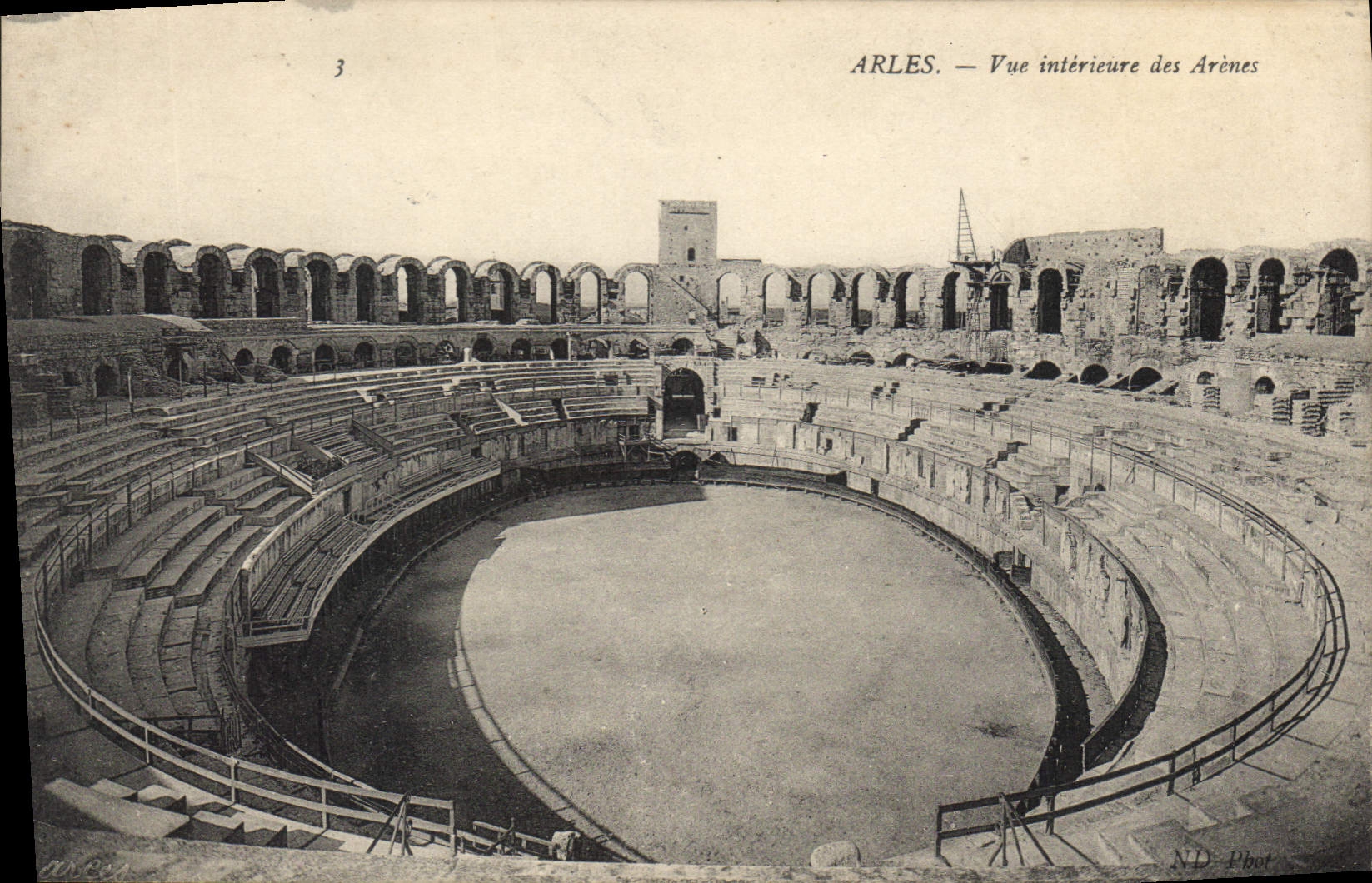 CPA Arles vue interieure des Arenes 