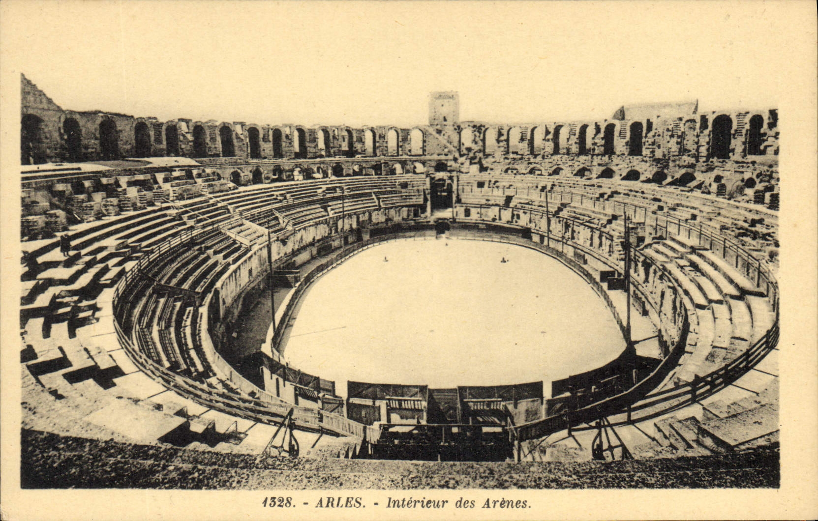 CPA Arles interieure des Arenes 