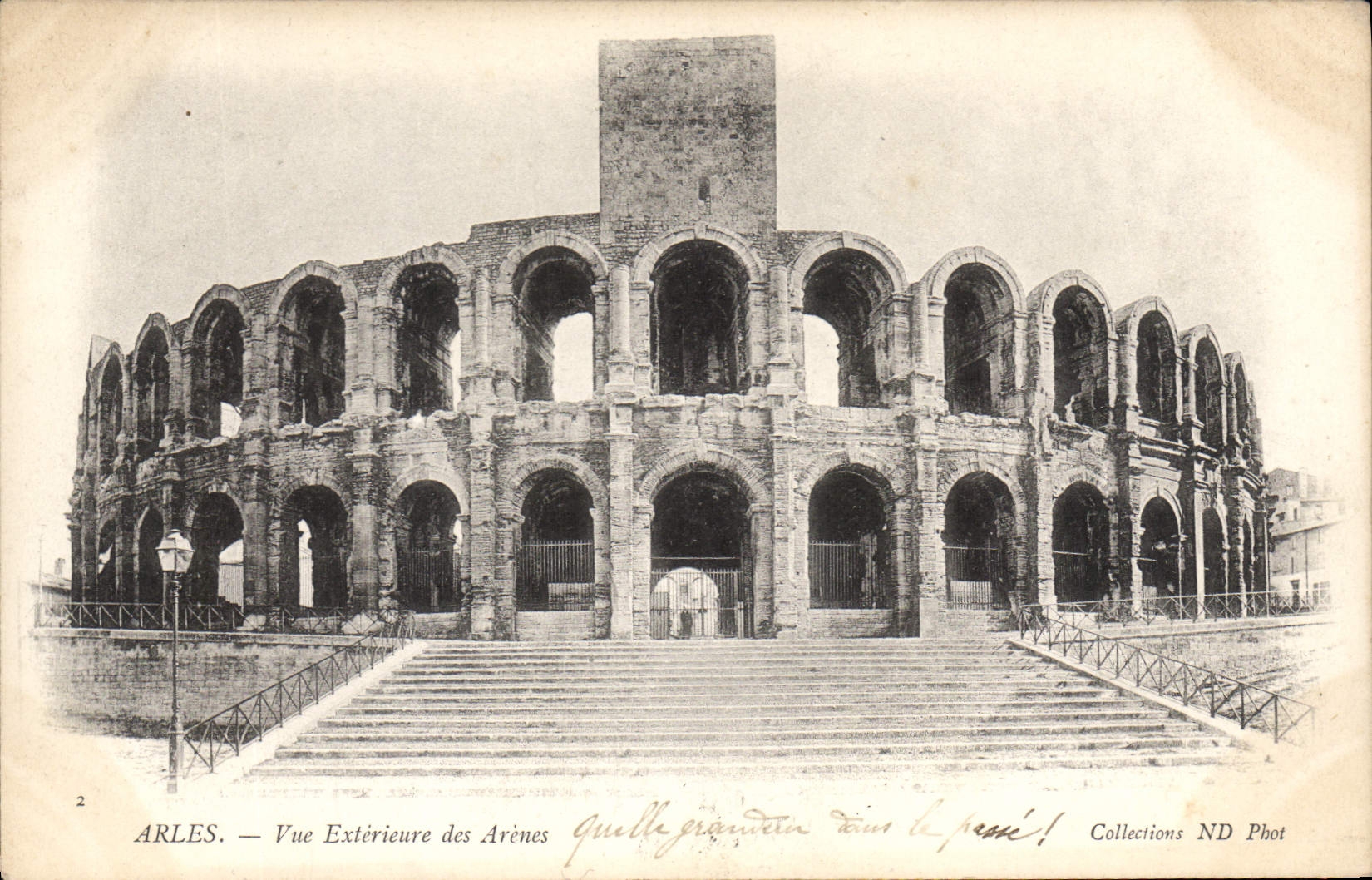 CPA Arles vue exterieure des Arenes 