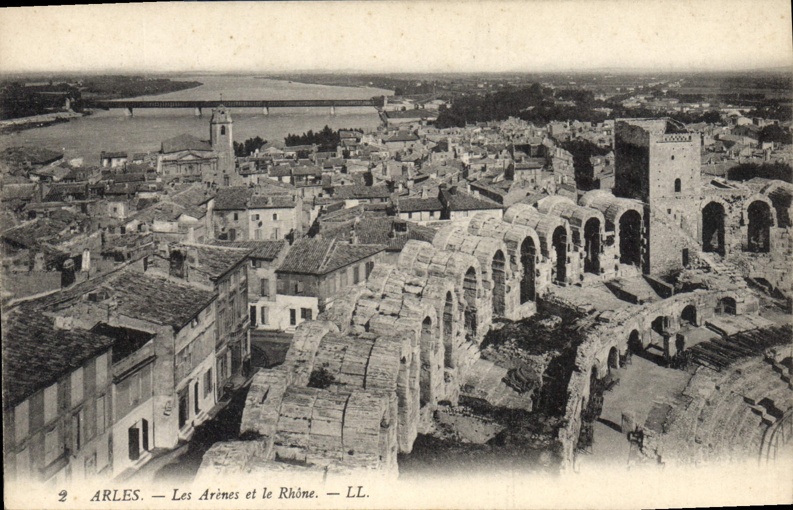 CPA Arles les Arenes et le Rhone 