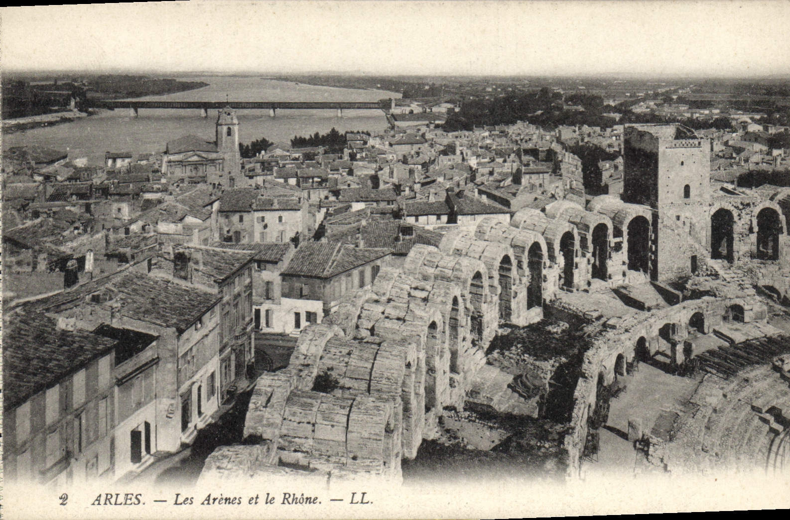 CPA Arles les Arenes et le Rhone 