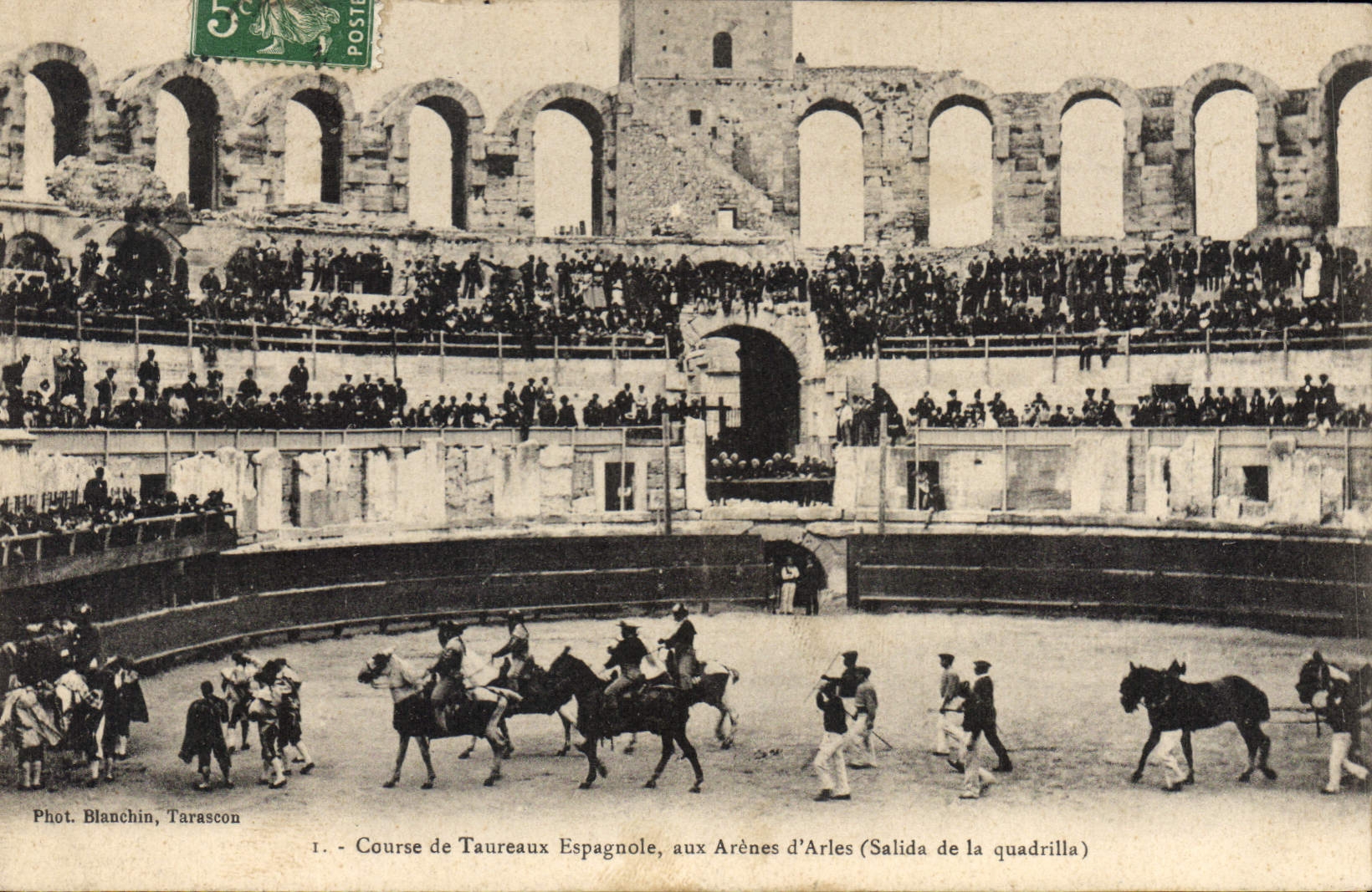 CPA Course de Taureaux Espagnole aux Arenes d'Arles Salida de la quadrilla 