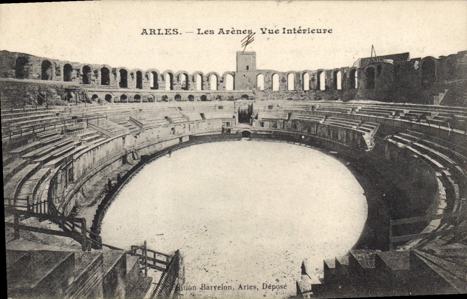 CPA Arles les Arenes vue interieure 
