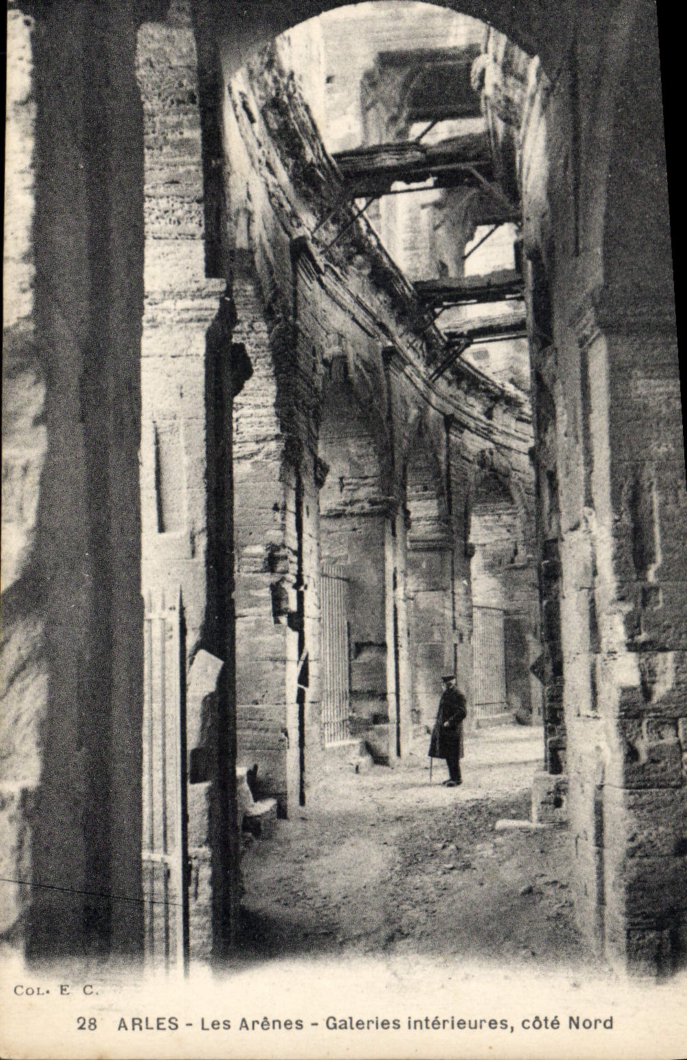 CPA Arles les Arenes Galeries interieures cote Nord 