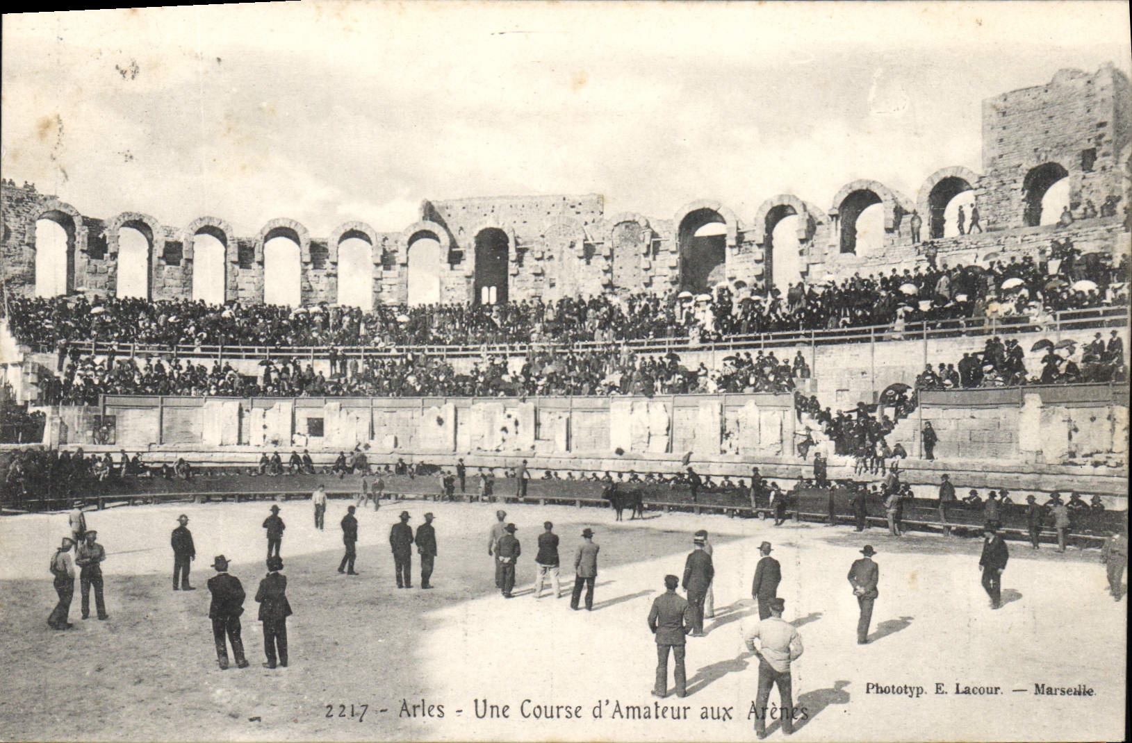 CPA Arles Une Course d'Amateur aux Arenrs