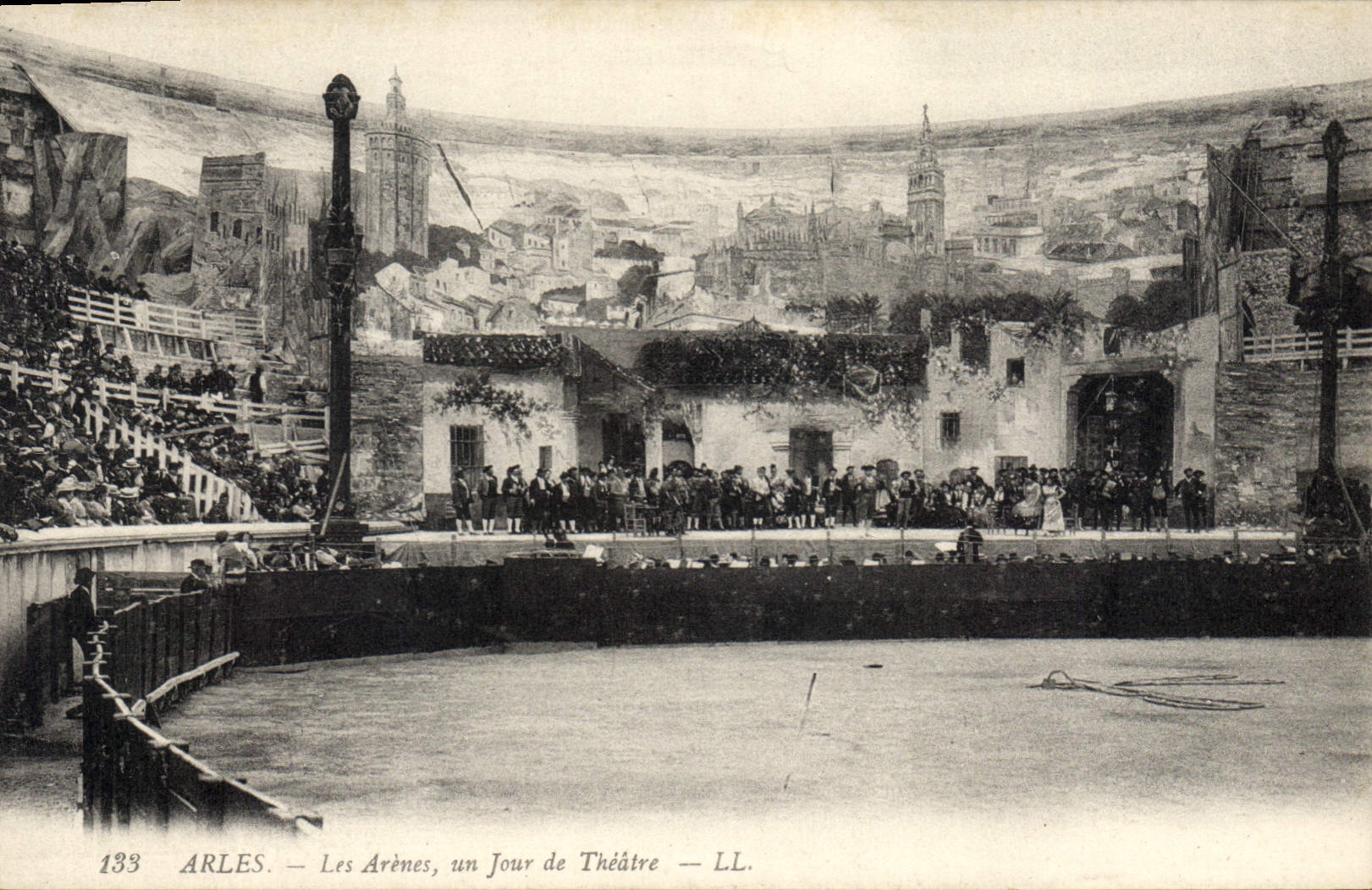 CPA Arles Les arenes un Jour de Theatre LL