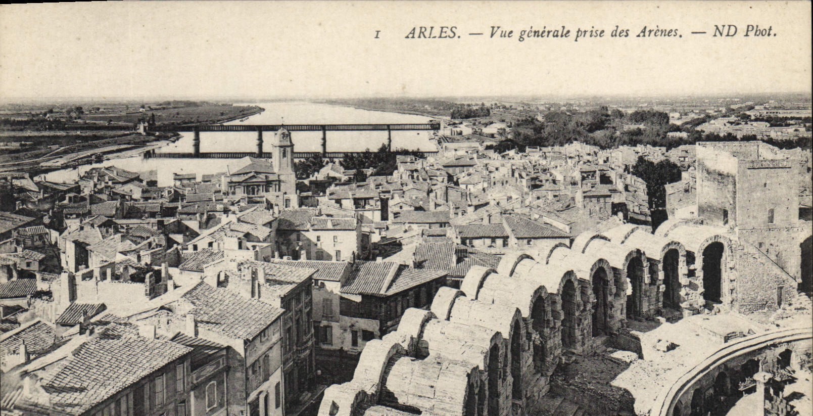 CPA ARLES Vue generale prise des Arenes ND phot