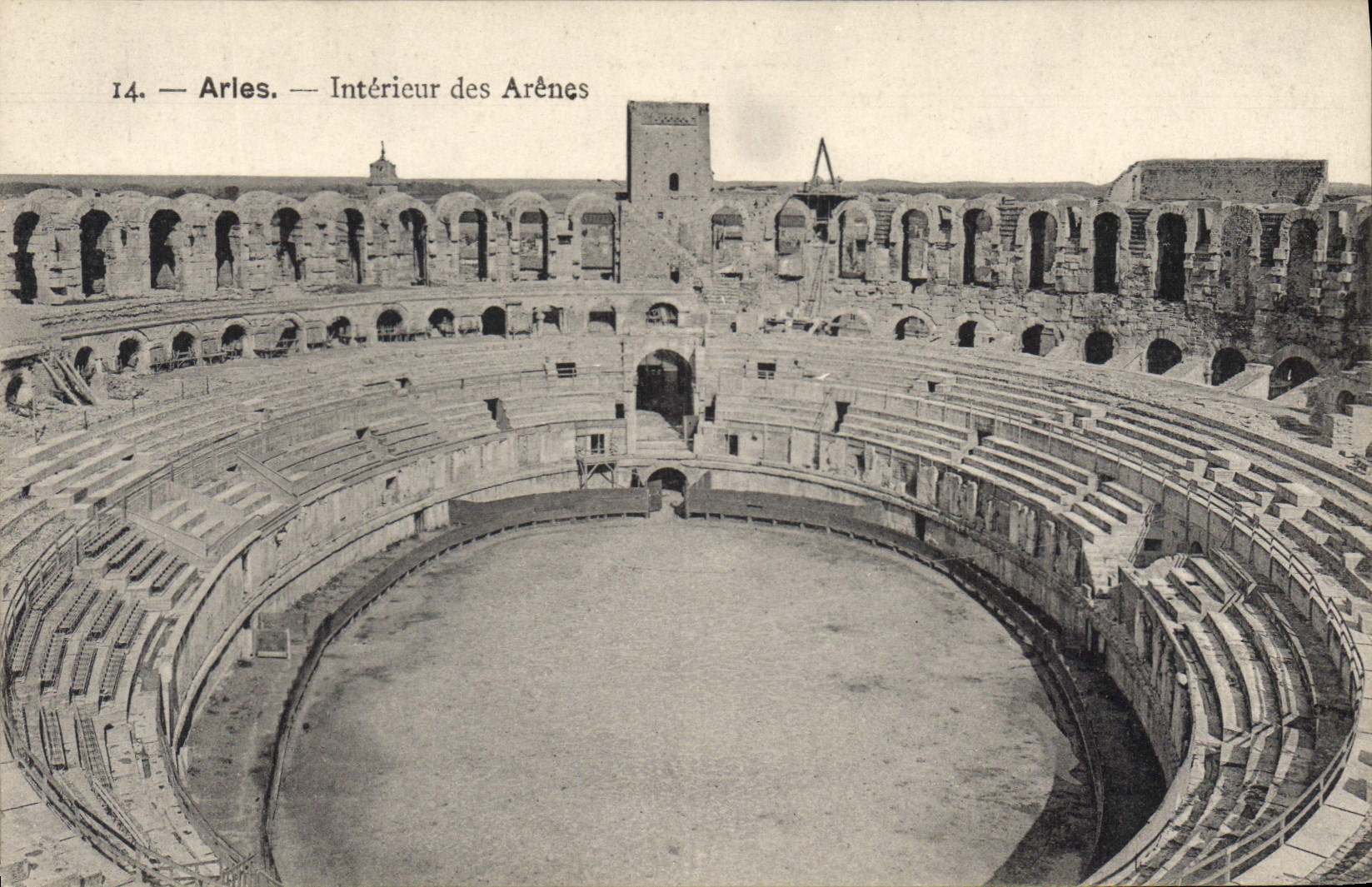 CPA Arles Interieur des Arenes