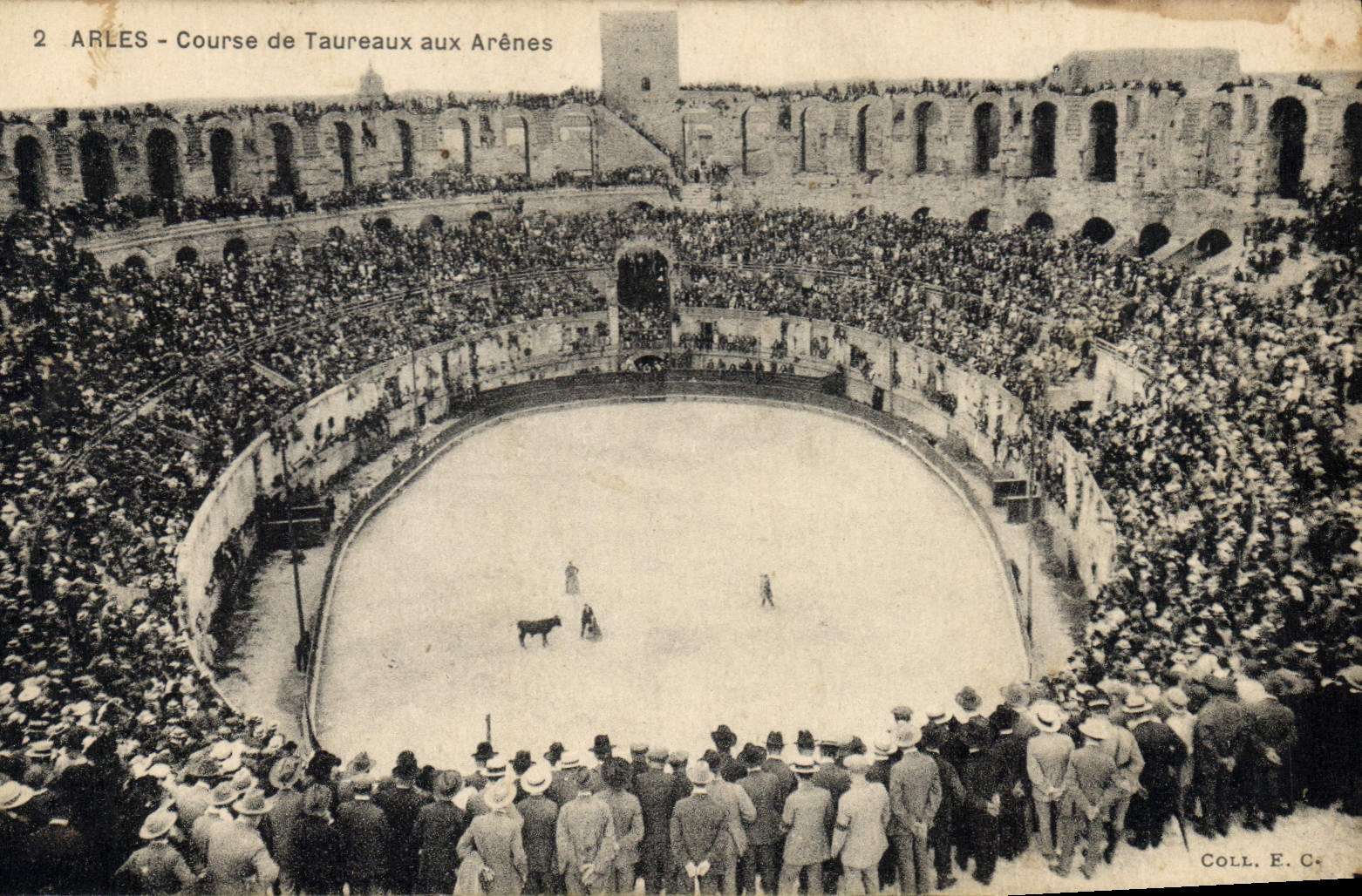 CPA ARLES Course de Taureaux aux Arenes