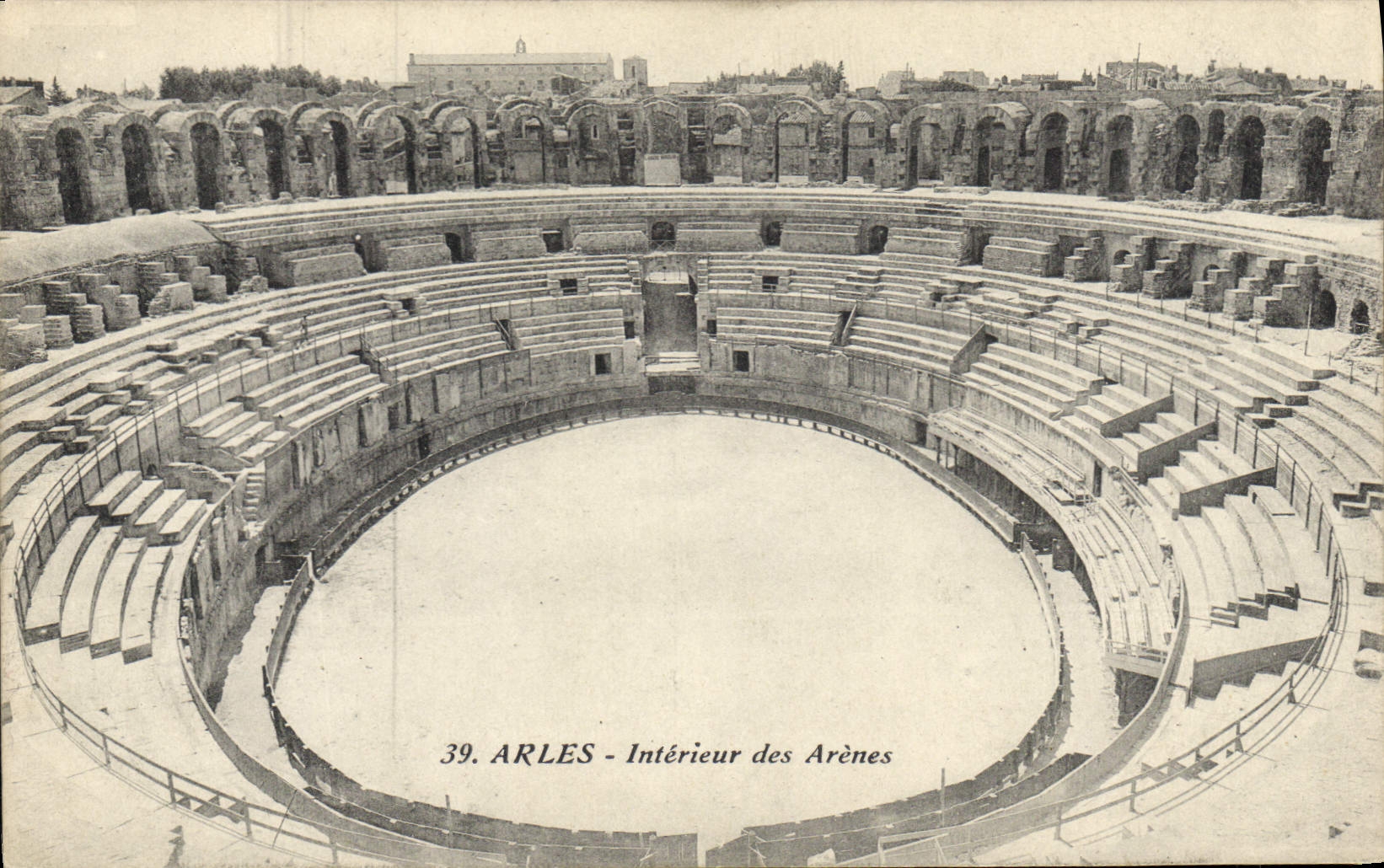 CPA ARLES Interieur des Arenes
