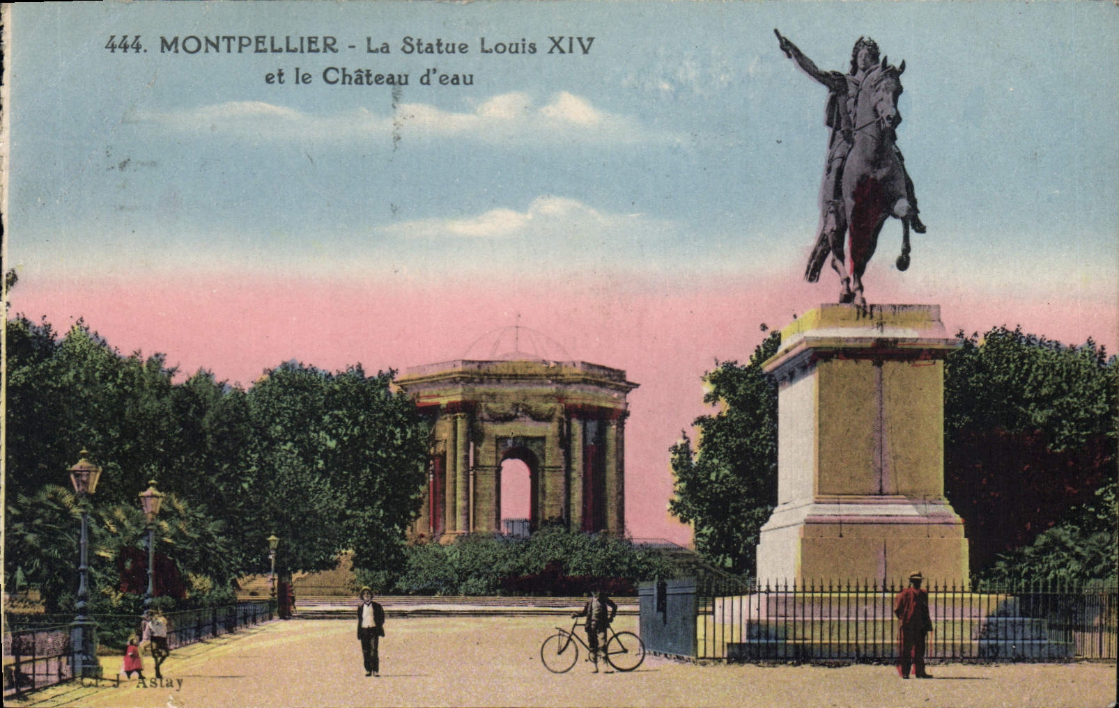 CPA MONTPELLIER La Statue Louis XIV et le Chateau d'eau