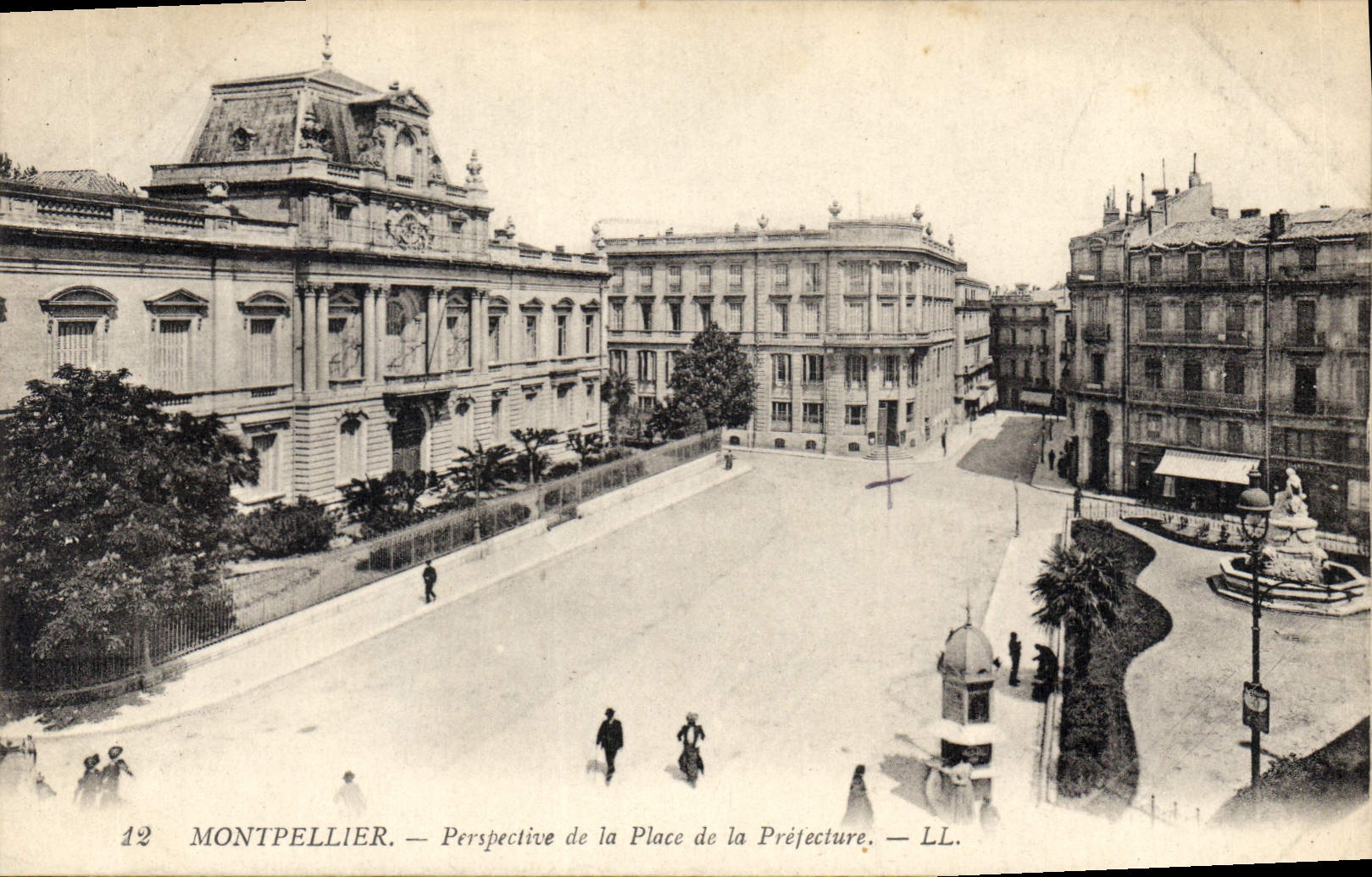 CPA MONTPELLIER Perspective de la Place de Prefecture LL