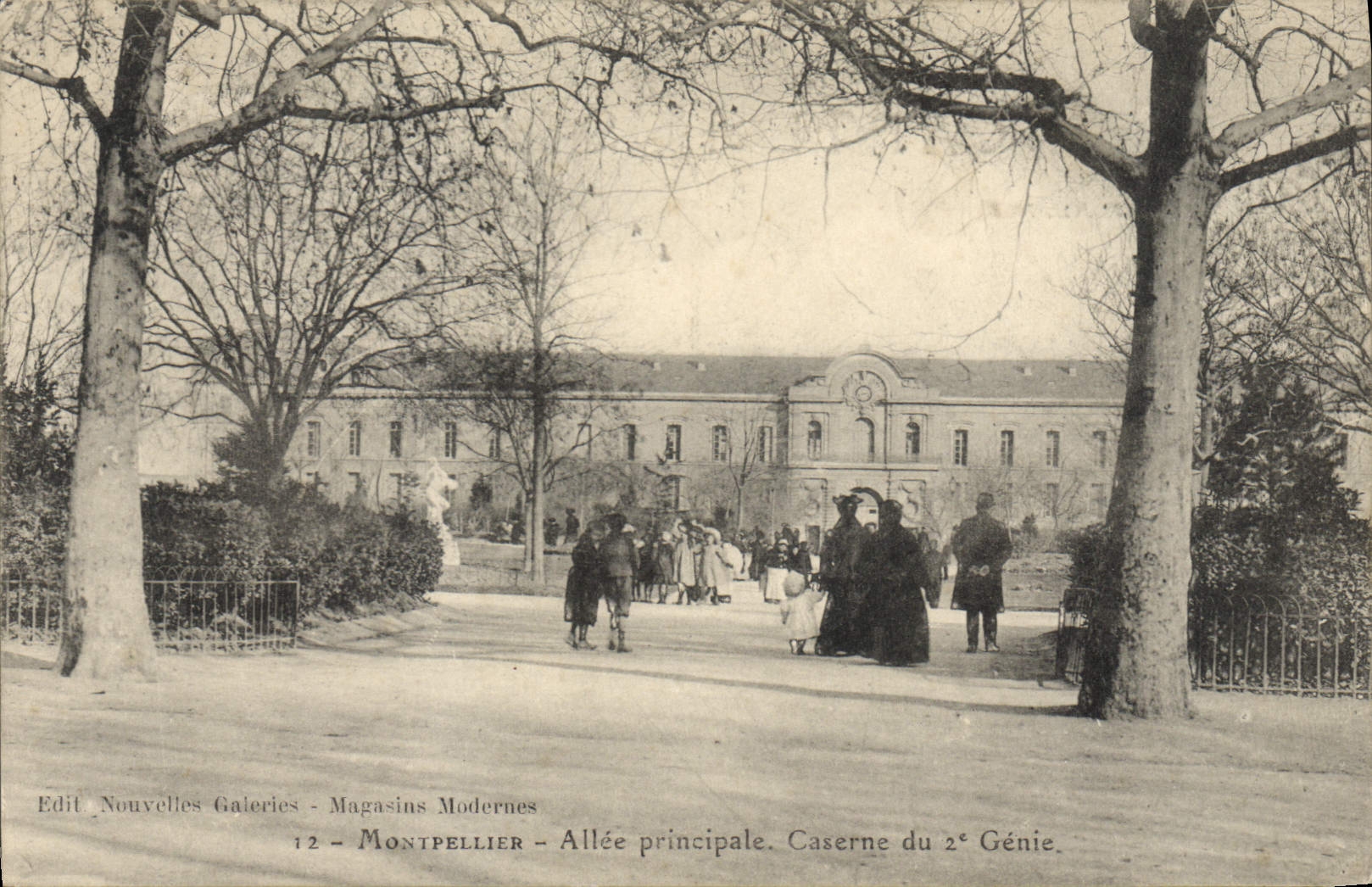 CPA Montpellier Allee principale Caserne du Genie Militaria