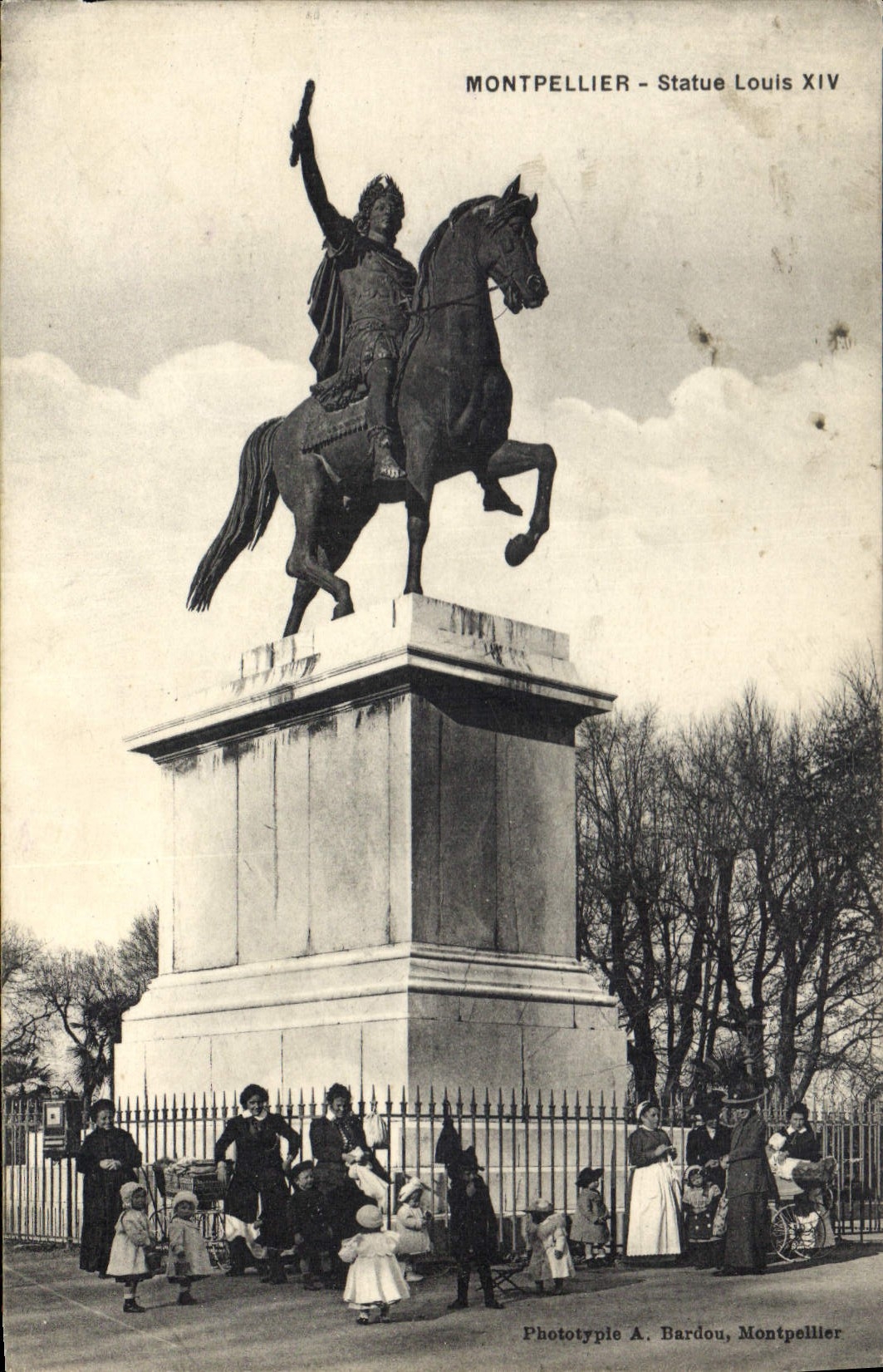 CPA MONTPELLIER Statue Louis XIV