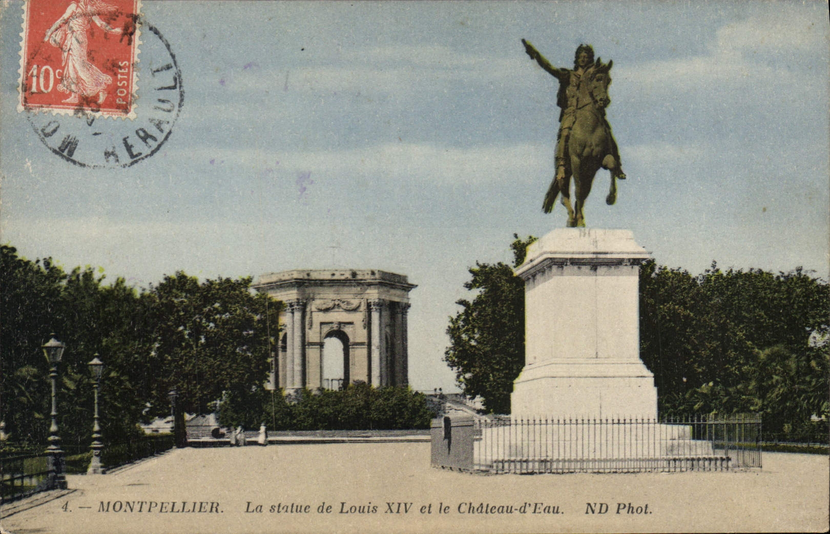 CPA MONTPELLIER La statue de Louis XIV et la Chateau d'Eau